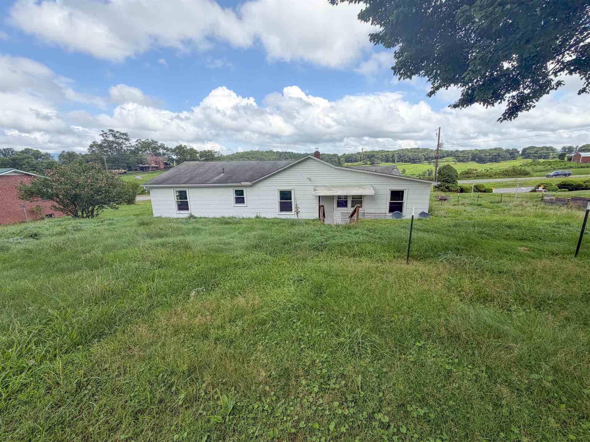 1066 PULASKI GILES Turnpike, Pearisburg, VA 24134