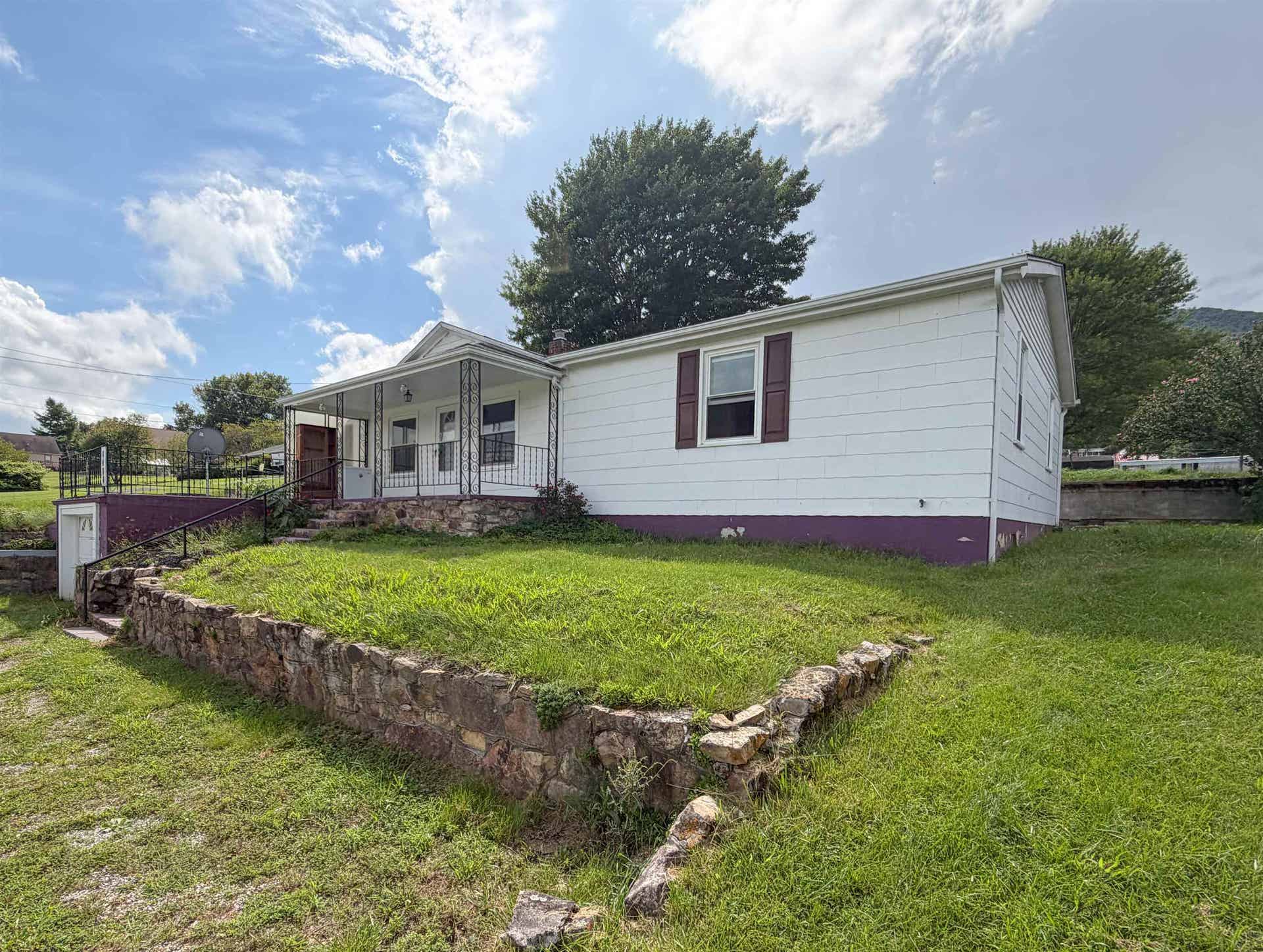1066 PULASKI GILES Turnpike, Pearisburg, VA 24134