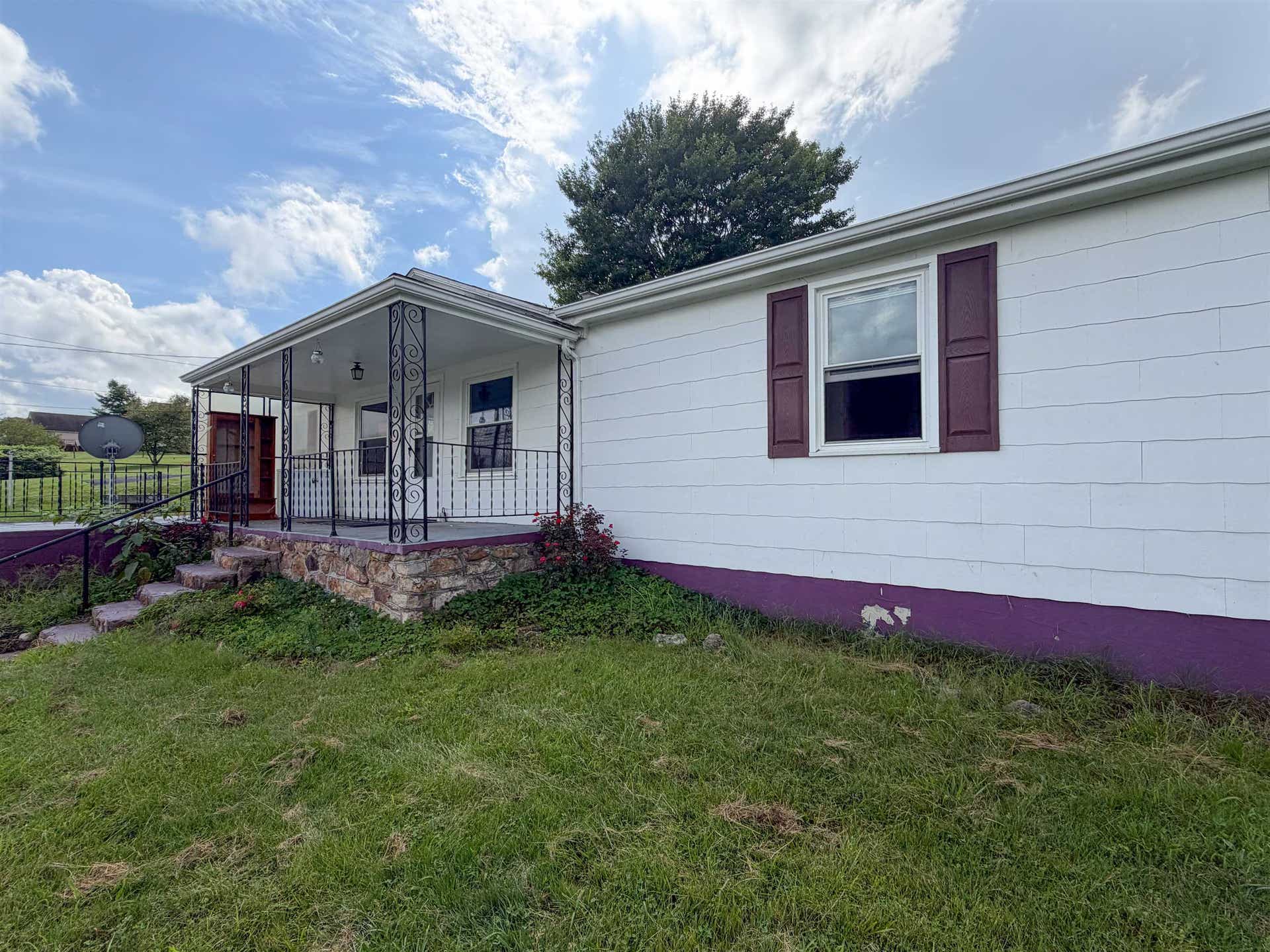 1066 PULASKI GILES Turnpike, Pearisburg, VA 24134