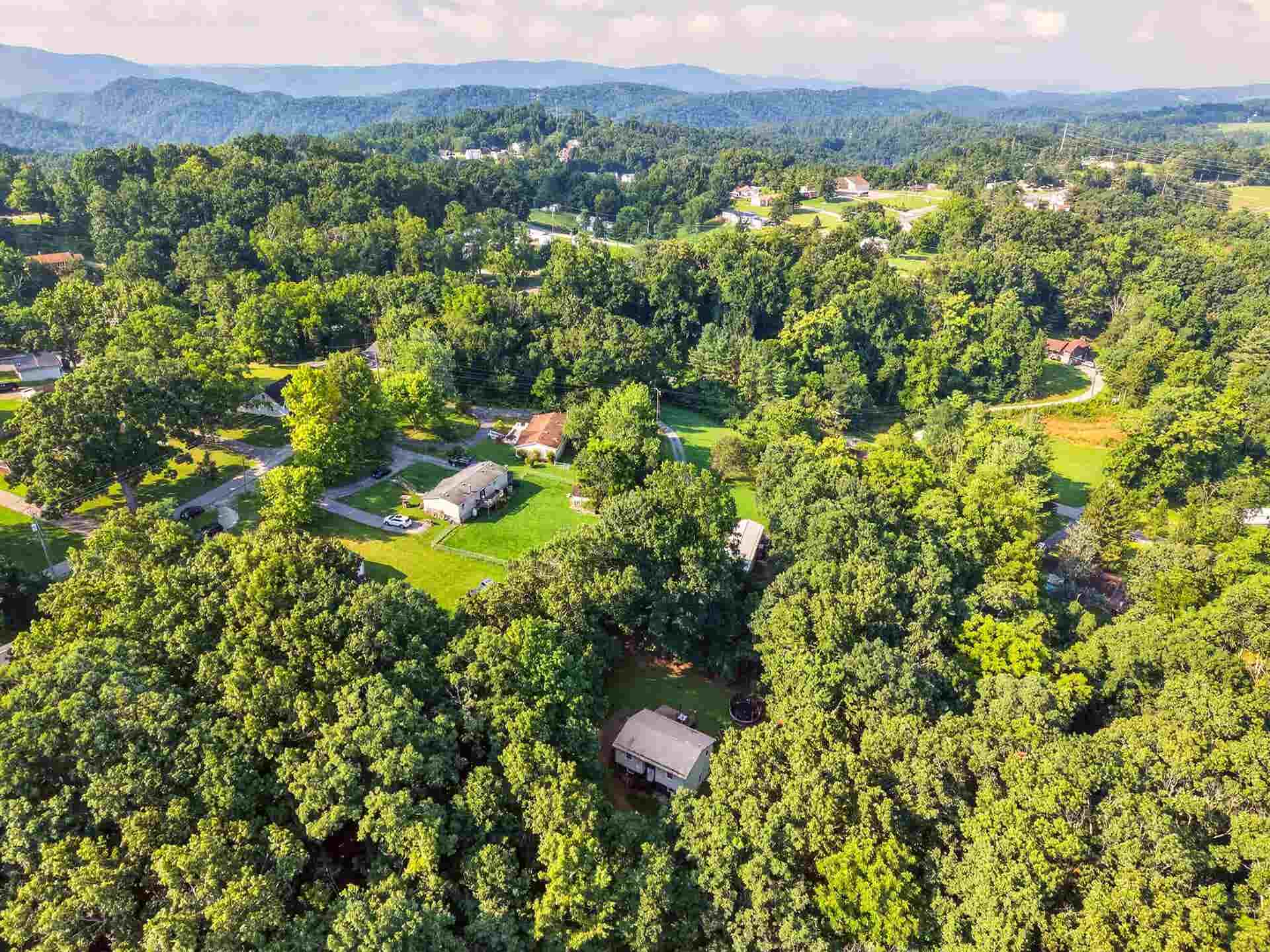189 Pine Hollow Road, Christiansburg, VA 24073