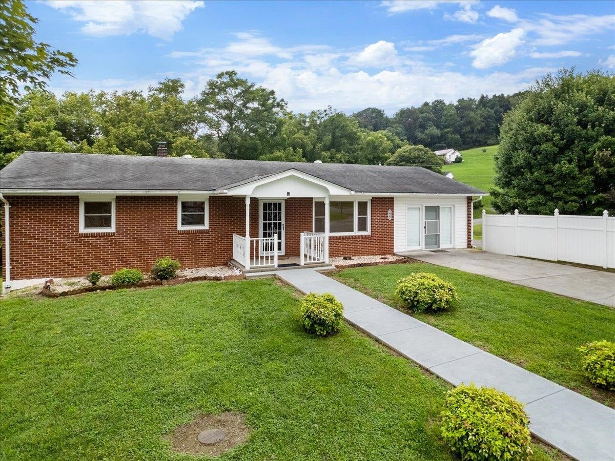 615 Circle Drive, Pembroke, VA 24136