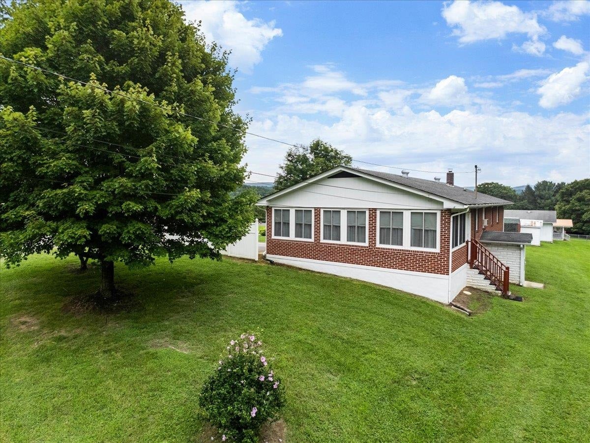 615 Circle Drive, Pembroke, VA 24136