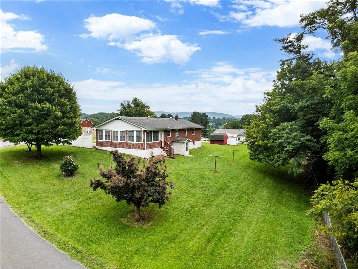 615 Circle Drive, Pembroke, VA 24136