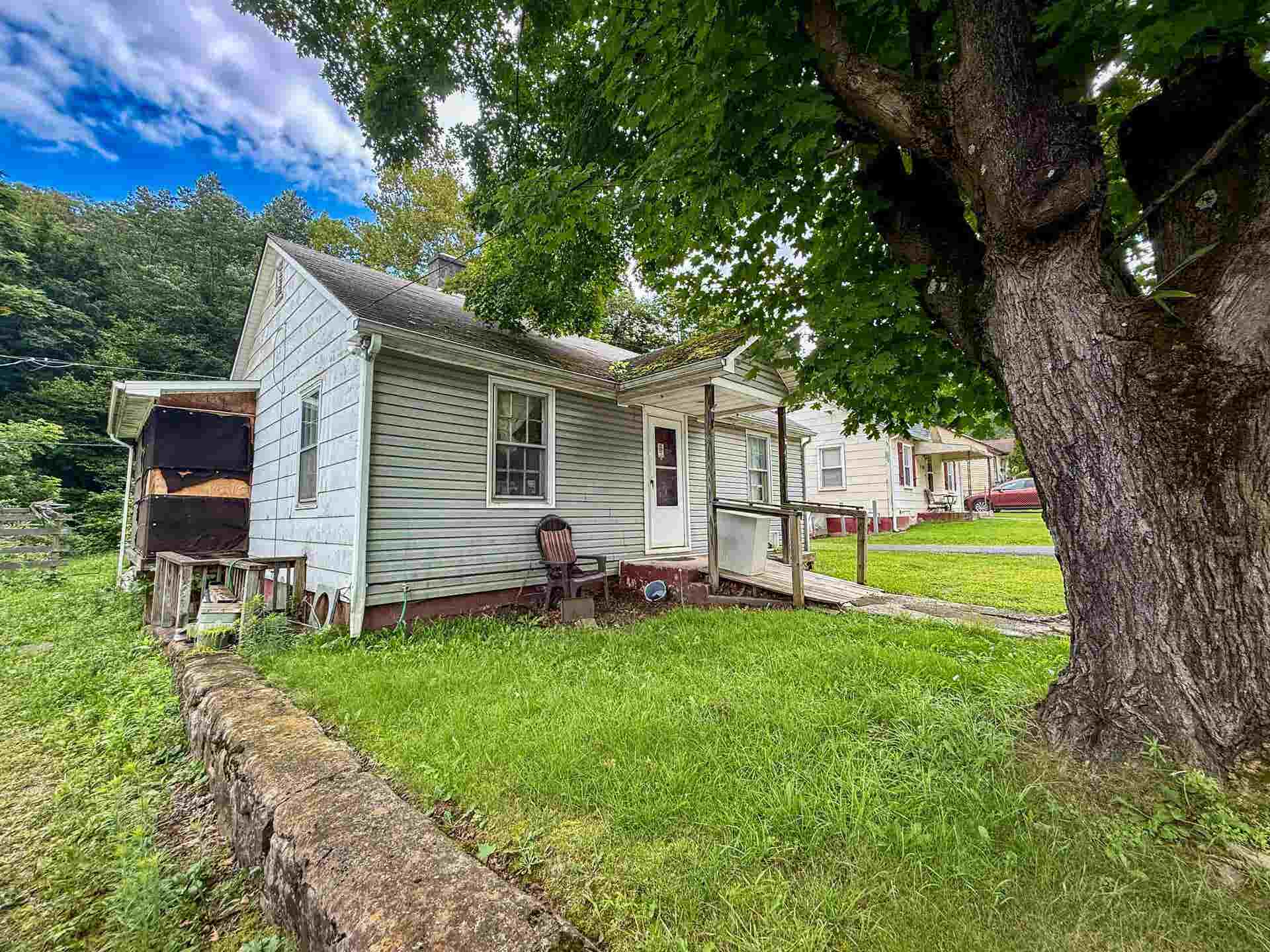 463 Poplar Street, Narrows, VA 24124