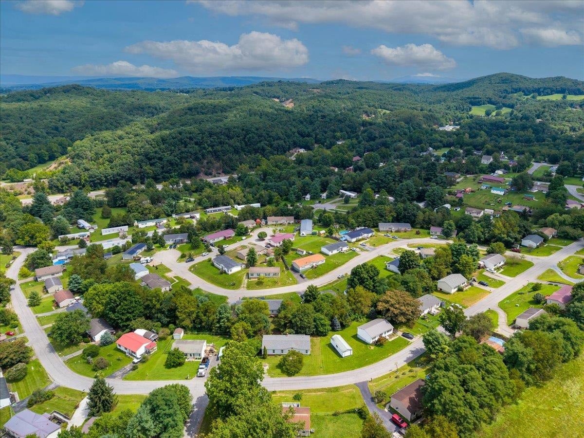 3300 Springview Drive, Christiansburg, VA 24073
