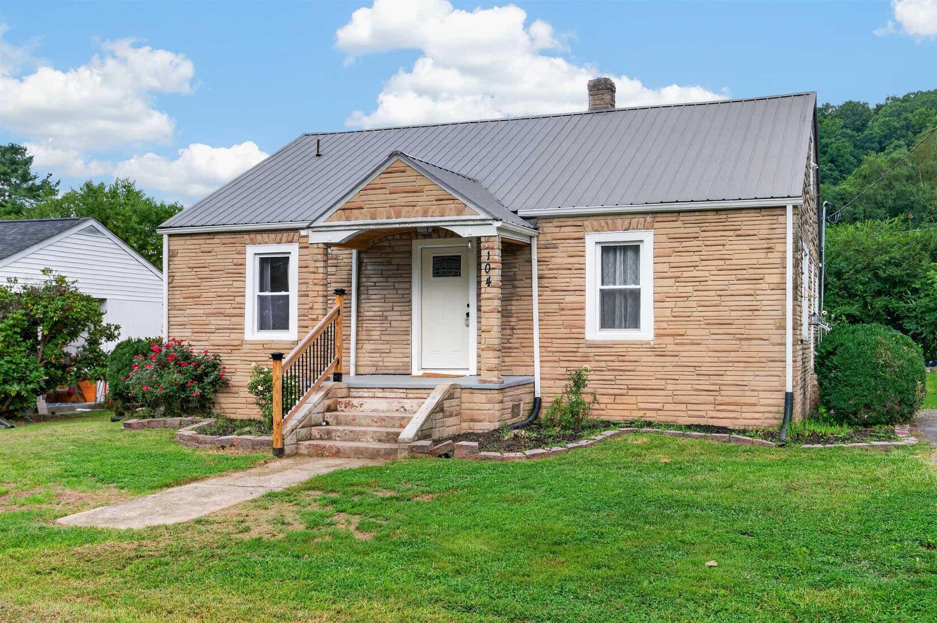 104 Park Drive, Narrows, VA 24124