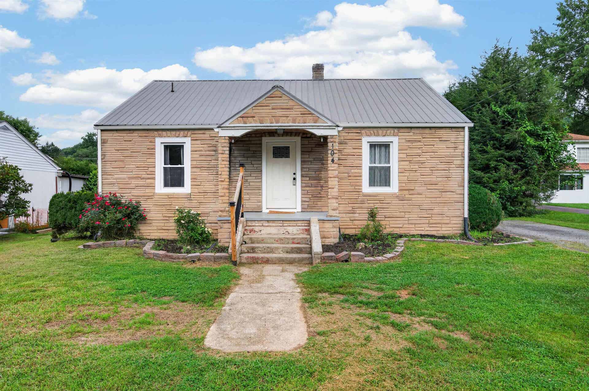 104 Park Drive, Narrows, VA 24124