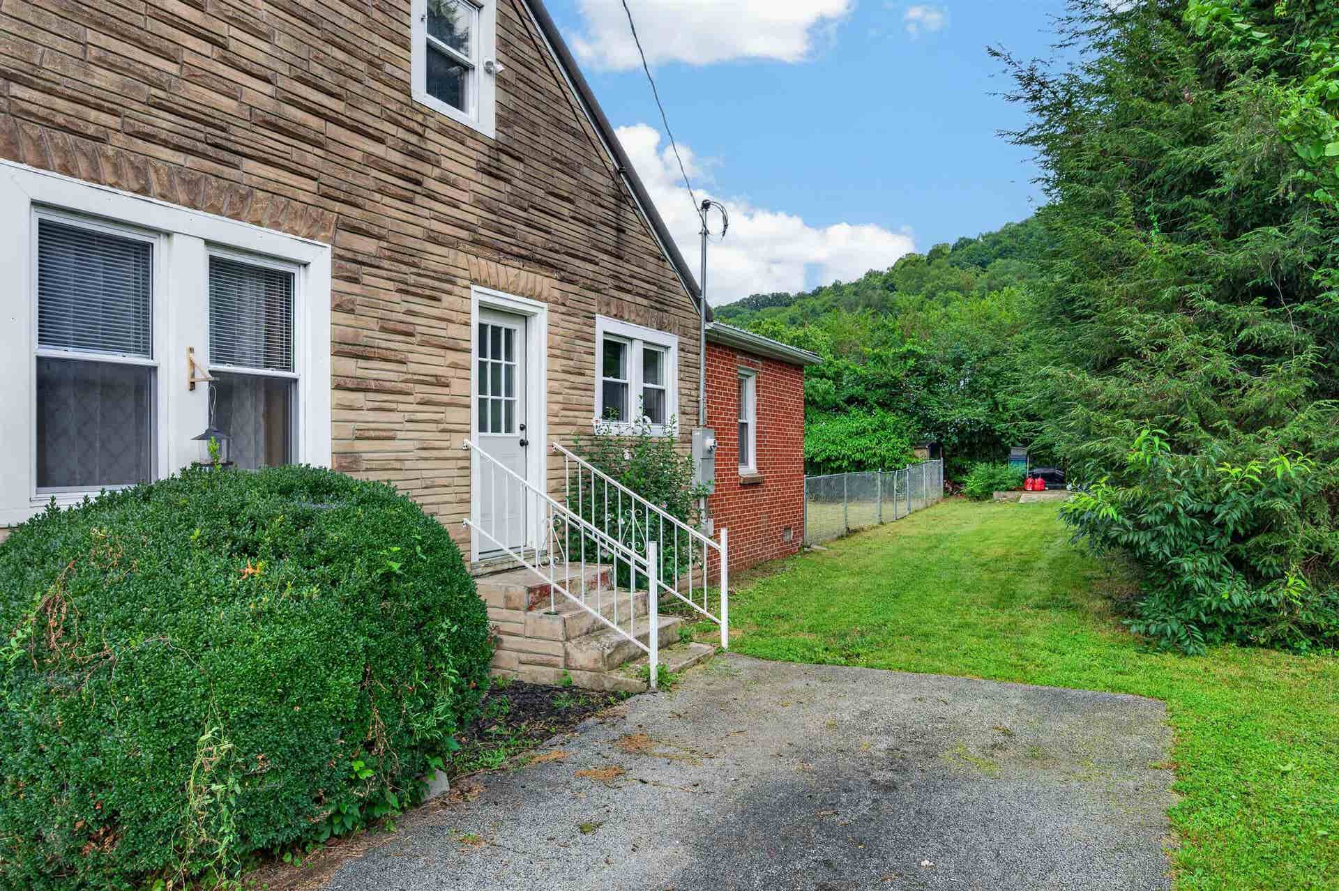 104 Park Drive, Narrows, VA 24124