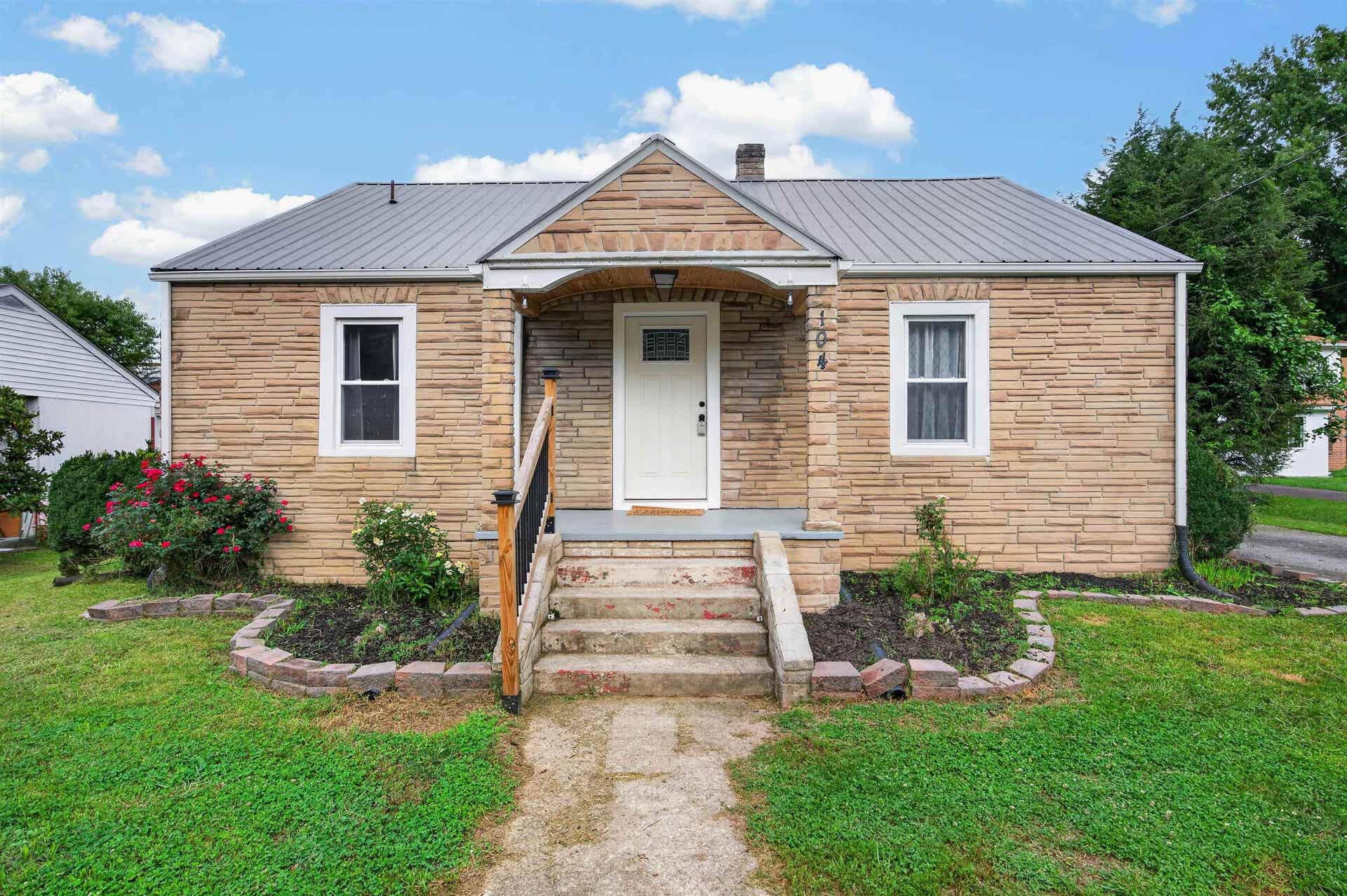104 Park Drive, Narrows, VA 24124