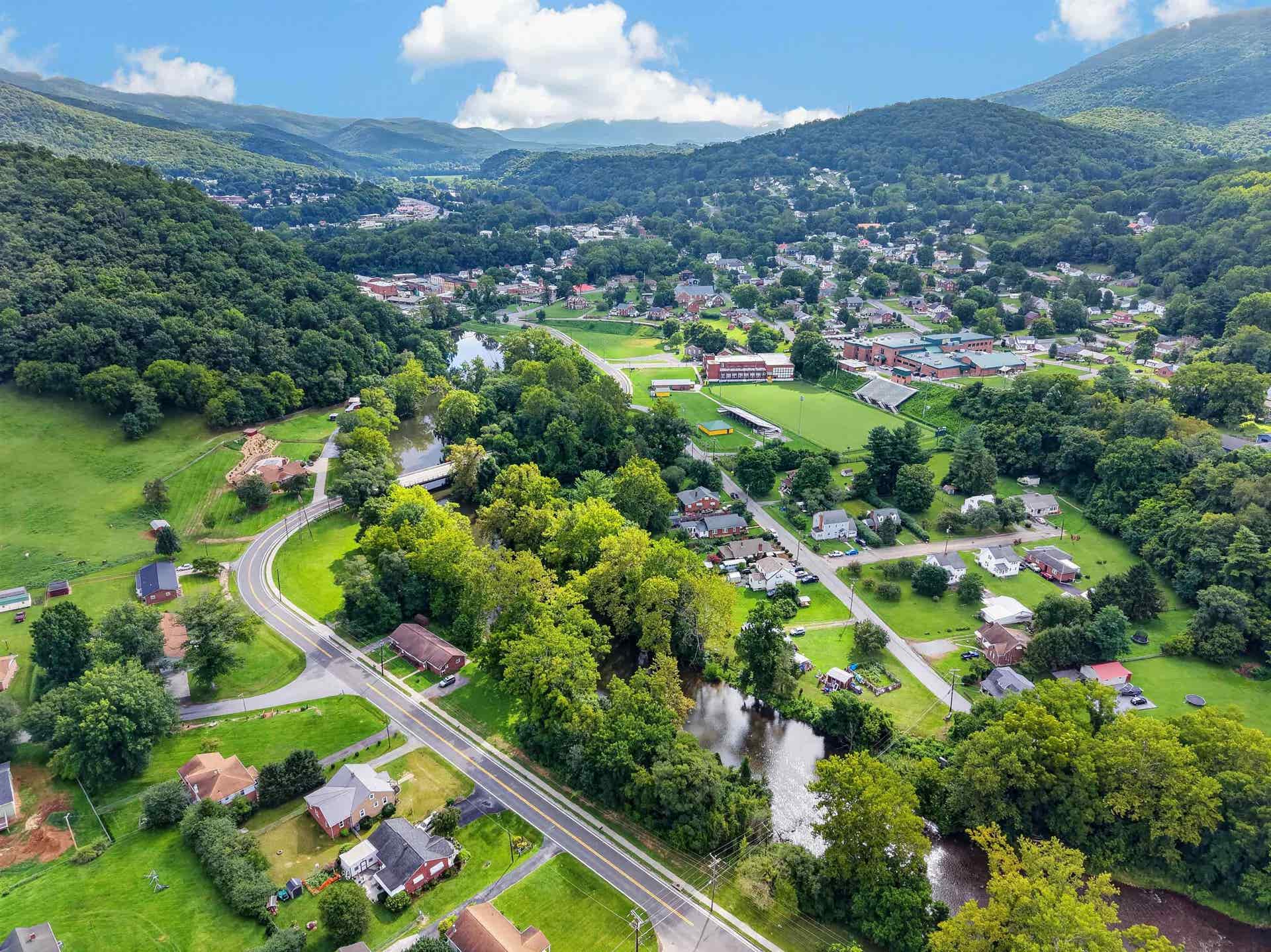 104 Park Drive, Narrows, VA 24124