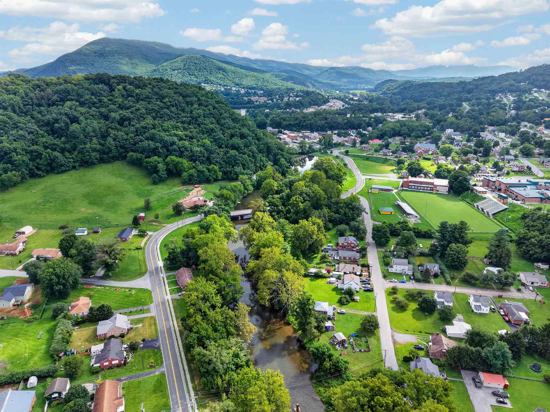 104 Park Drive, Narrows, VA 24124