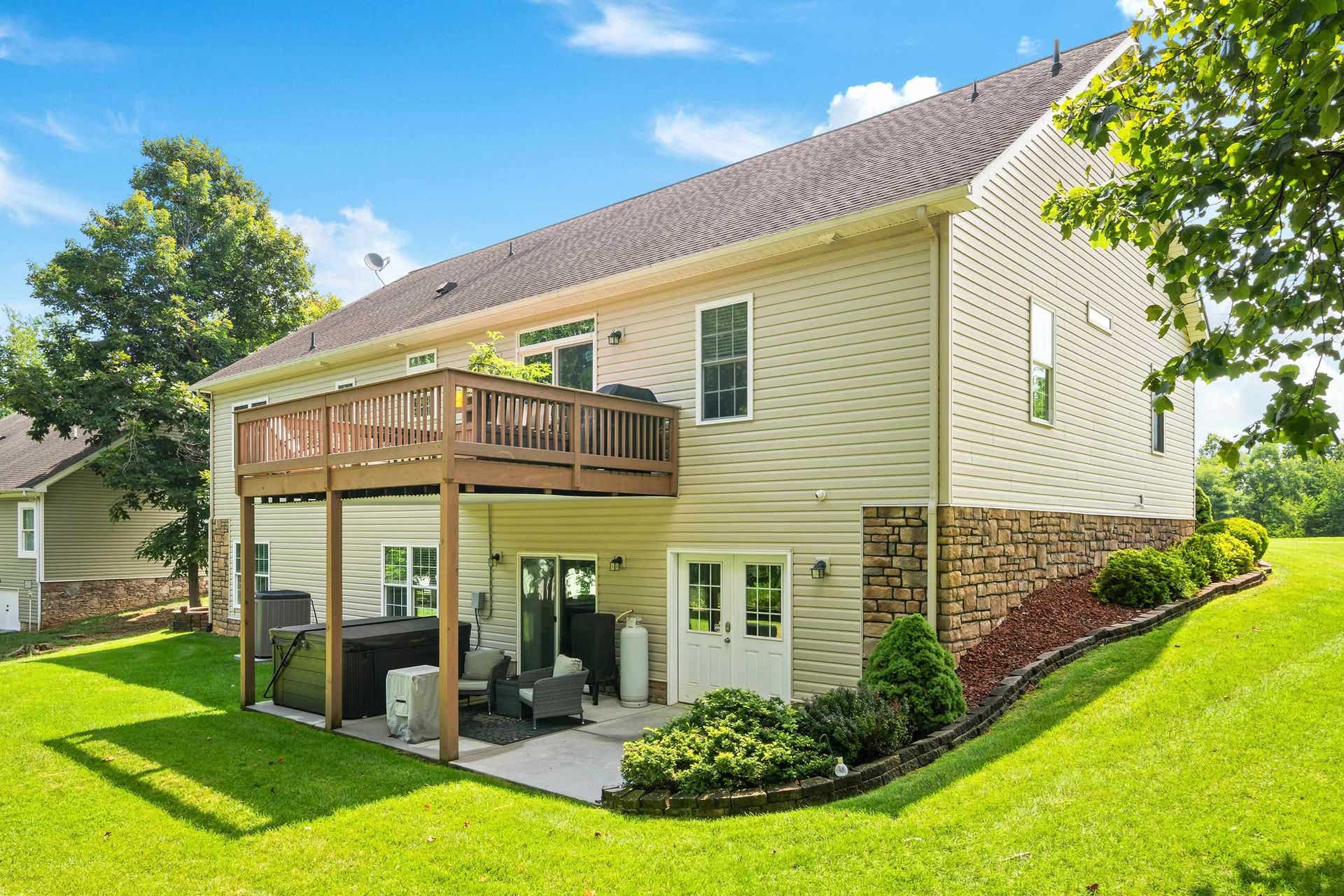 925 Brooklyn Avenue, Christiansburg, VA 24073