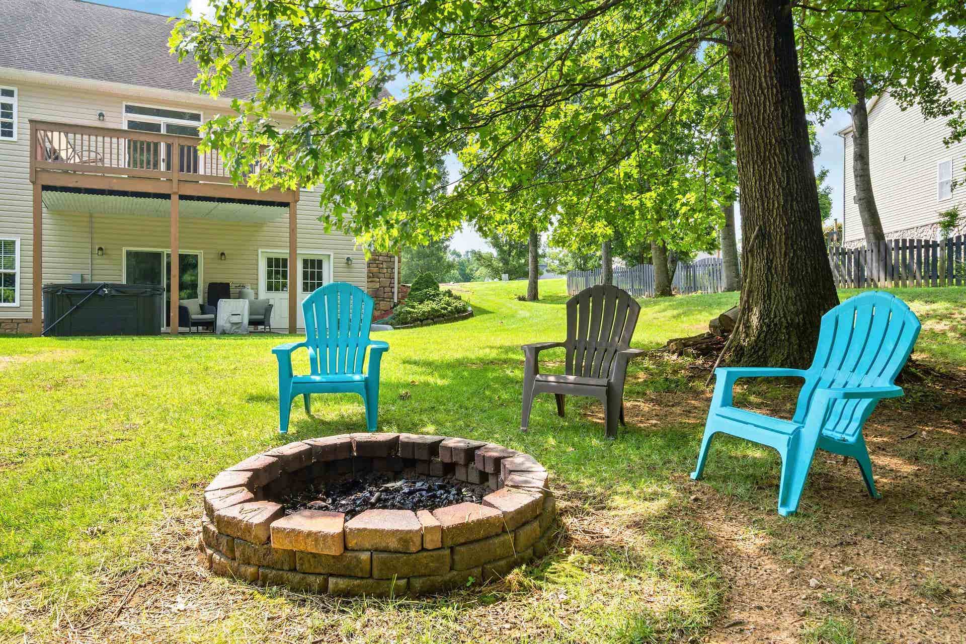 925 Brooklyn Avenue, Christiansburg, VA 24073