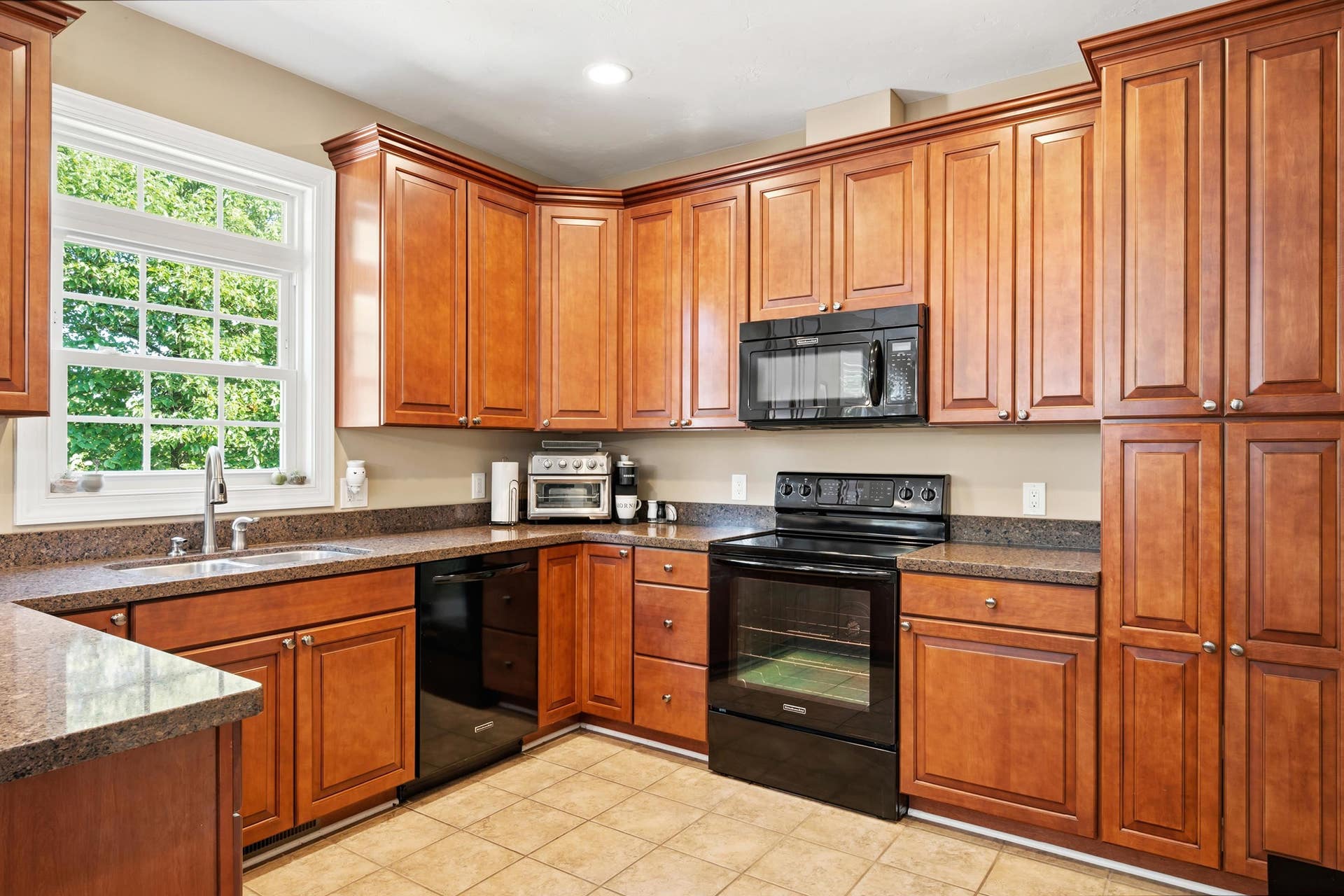 925 Brooklyn Avenue, Christiansburg, VA 24073