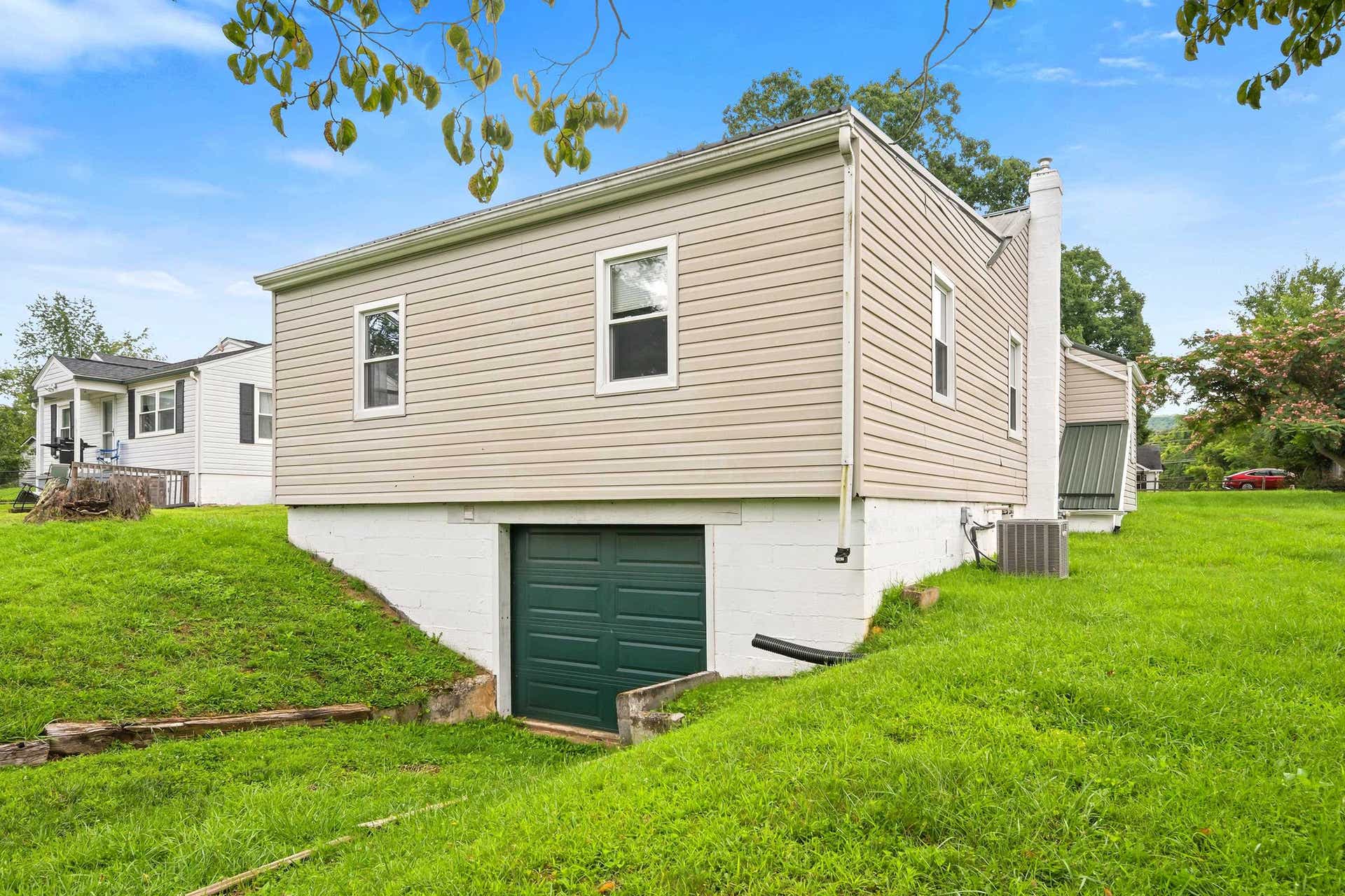813 Thirteenth Street, Radford, VA 24141