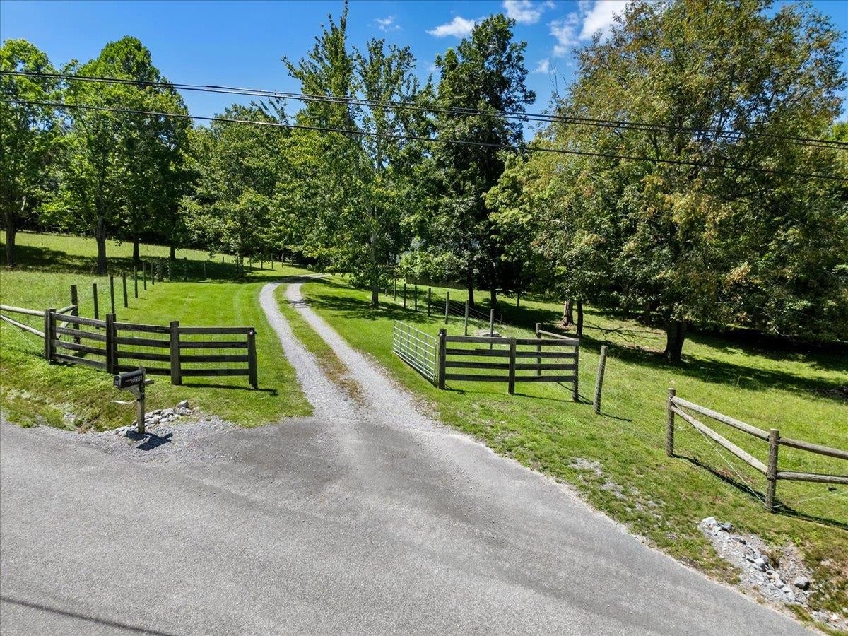 398 Penvir Road, Narrows, VA 24124