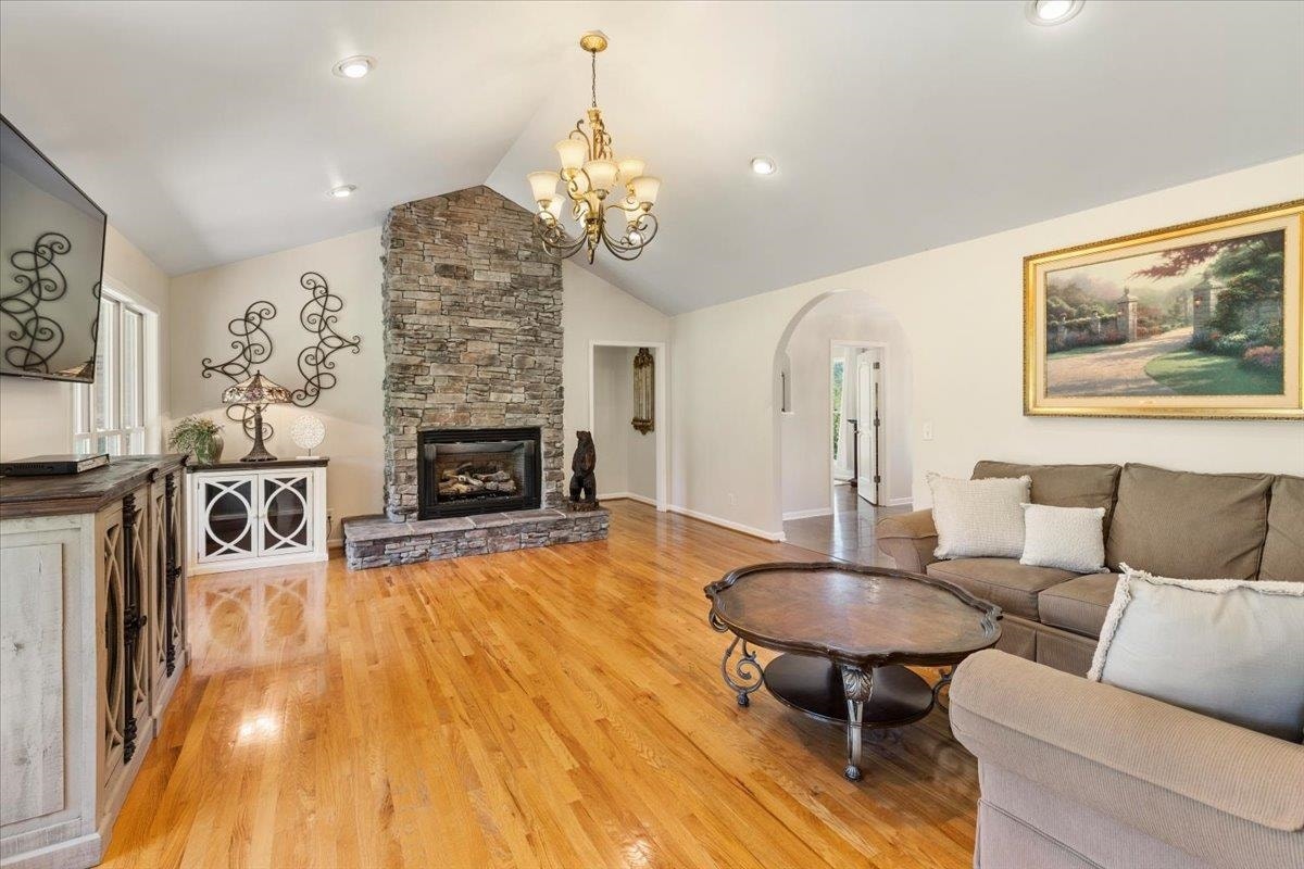398 Penvir Road, Narrows, VA 24124