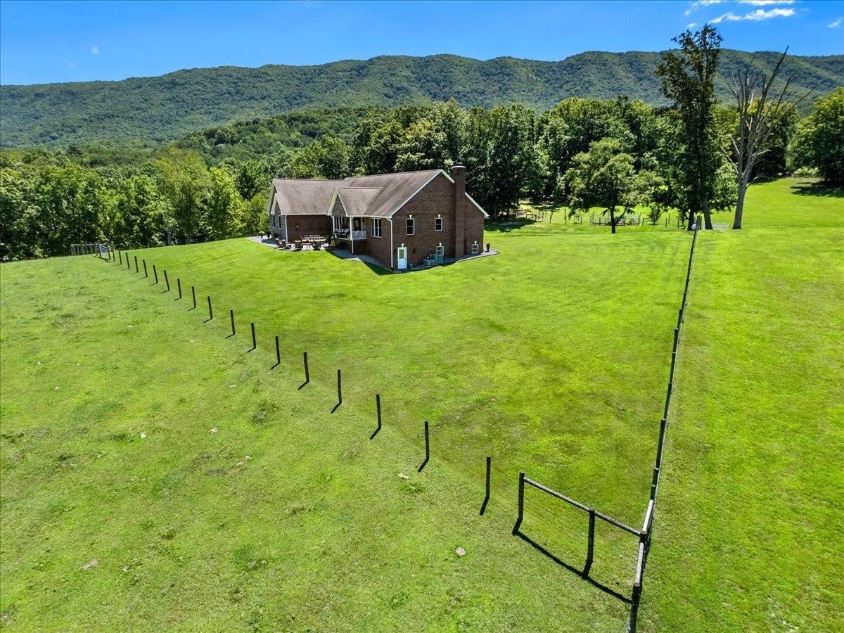 398 Penvir Road, Narrows, VA 24124