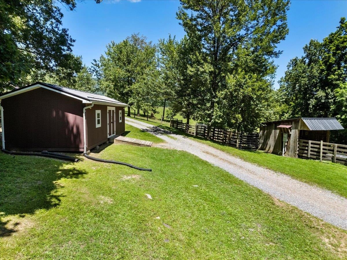 398 Penvir Road, Narrows, VA 24124