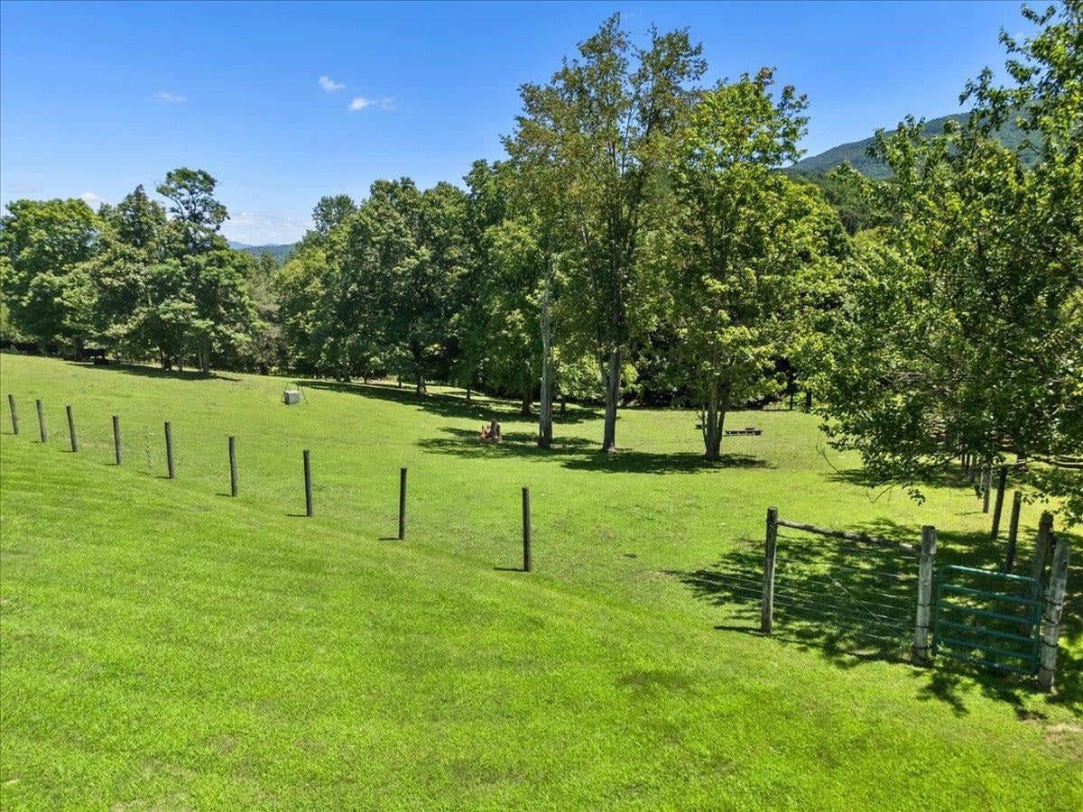 398 Penvir Road, Narrows, VA 24124