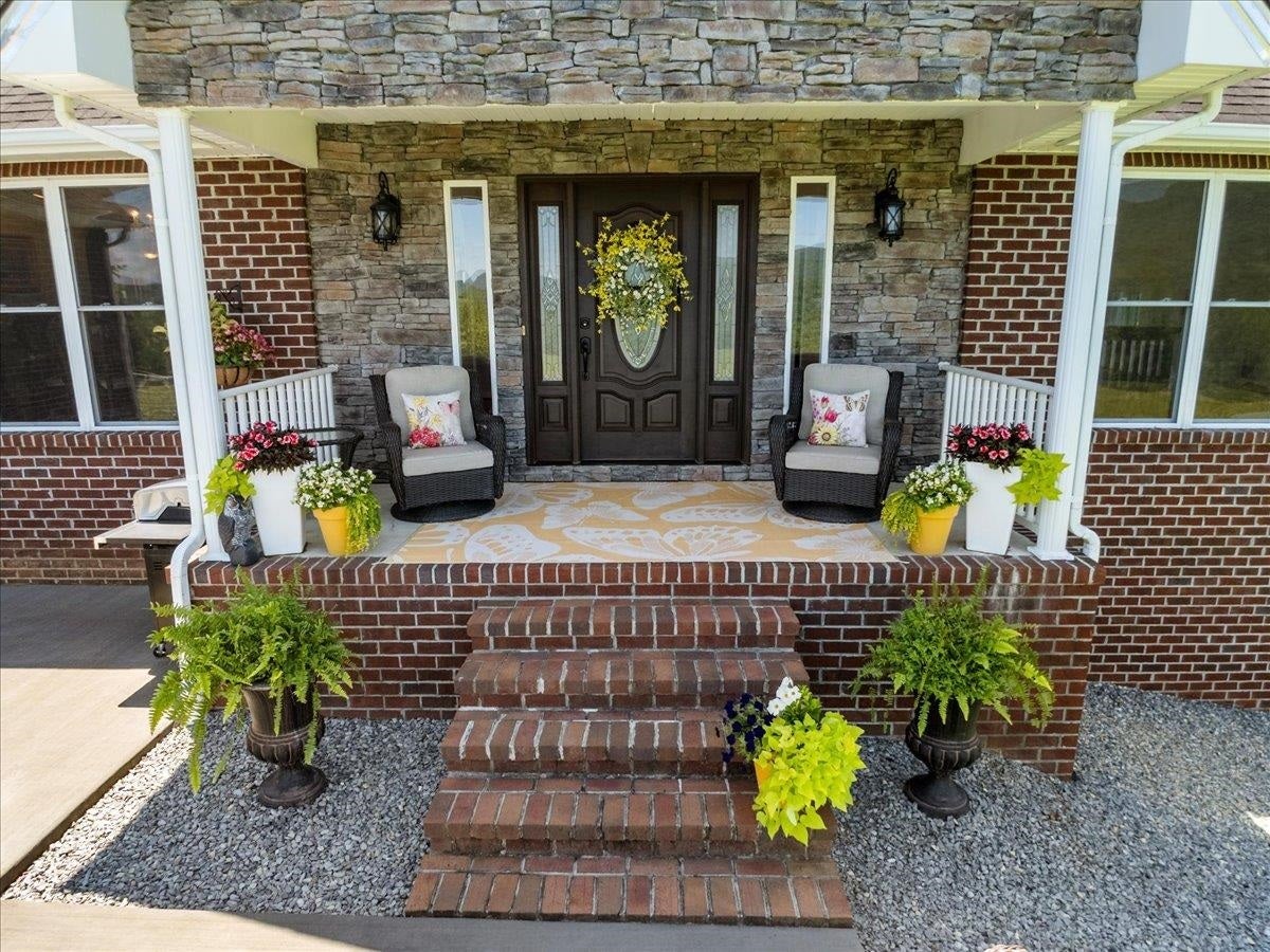 398 Penvir Road, Narrows, VA 24124