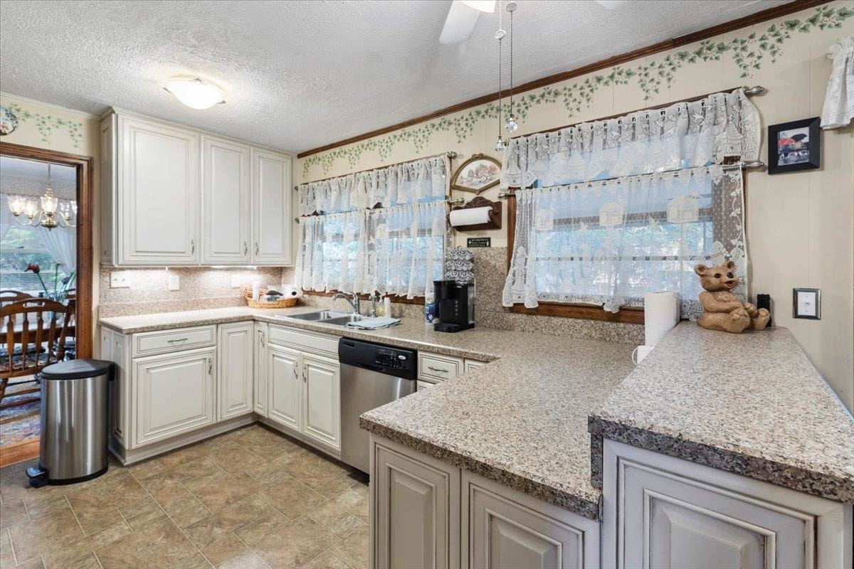 108 WILLIAMS Avenue, Radford, VA 24141