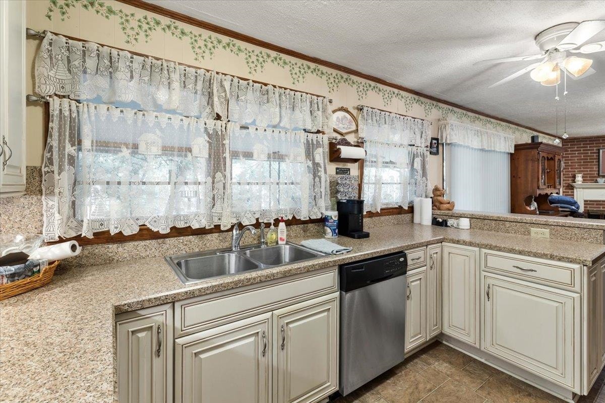 108 WILLIAMS Avenue, Radford, VA 24141