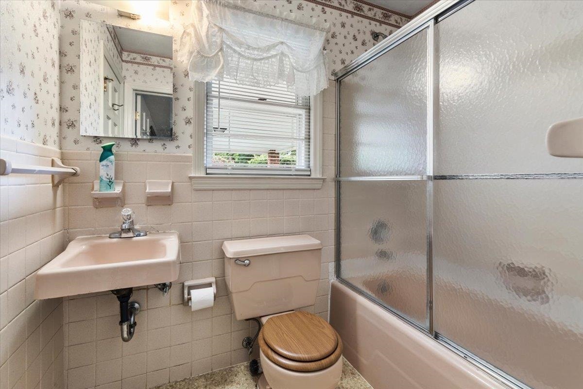 108 WILLIAMS Avenue, Radford, VA 24141