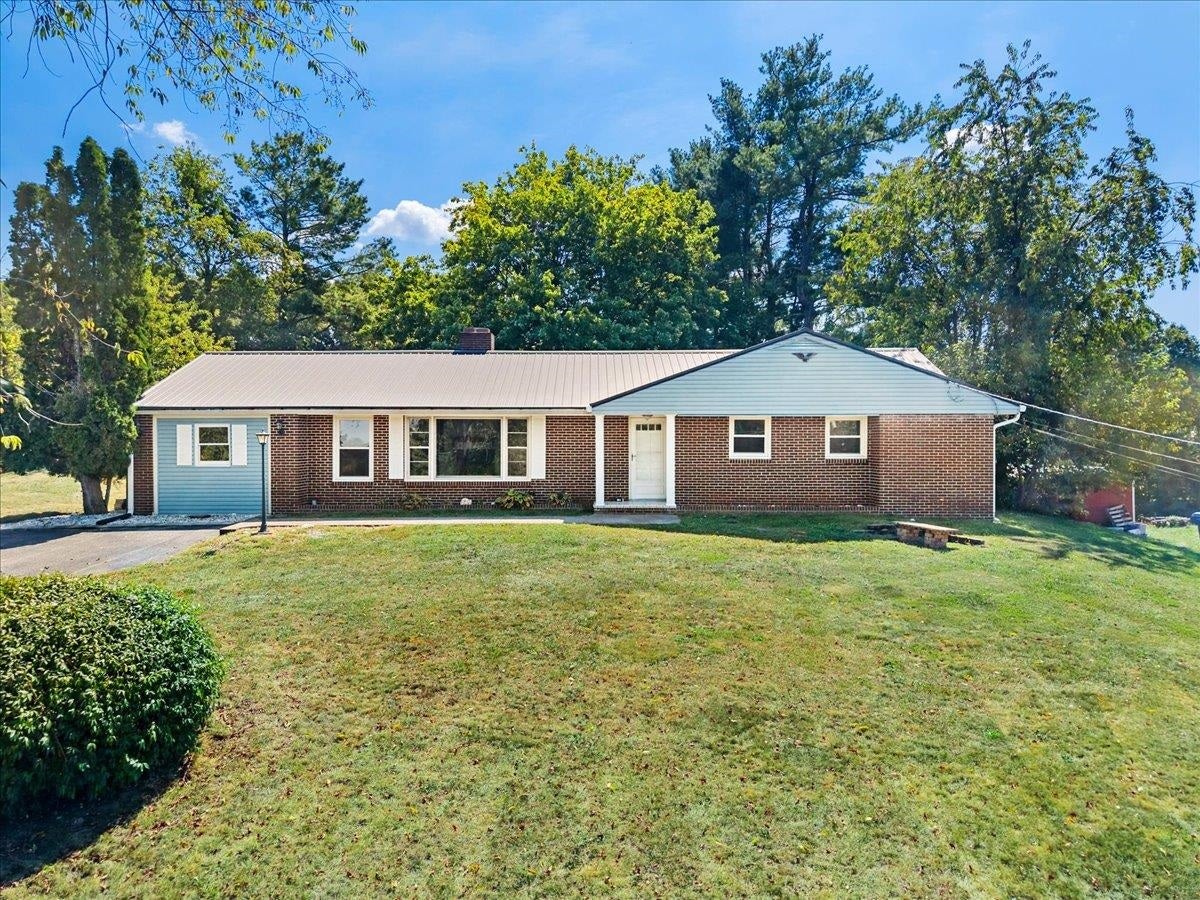 110 ROSEHILL Drive, Christiansburg, VA 24073