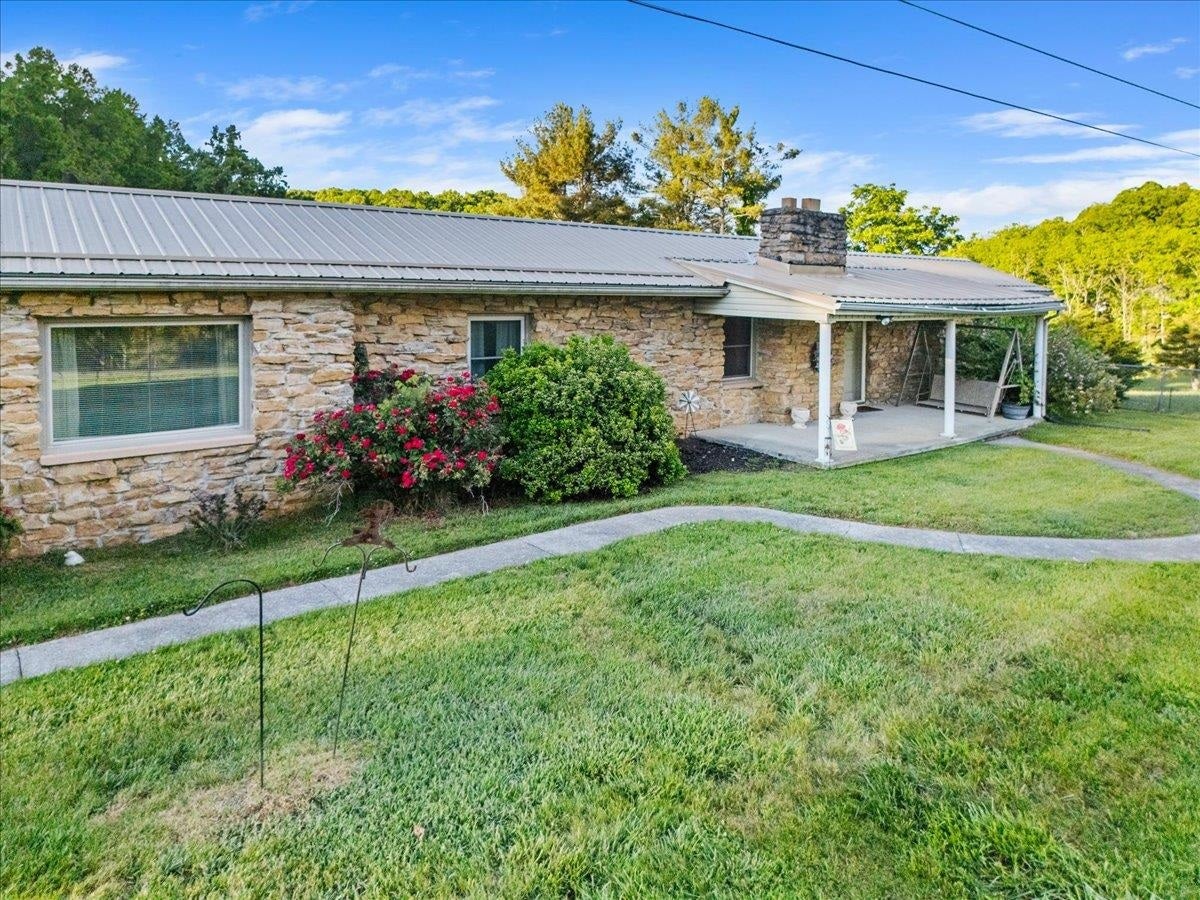 450 Mount Pleasant Roads, Christiansburg, VA 24073