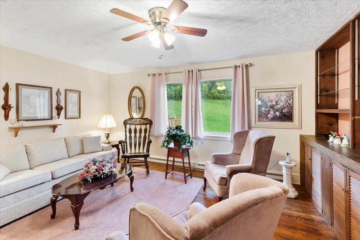 450 Mount Pleasant Roads, Christiansburg, VA 24073