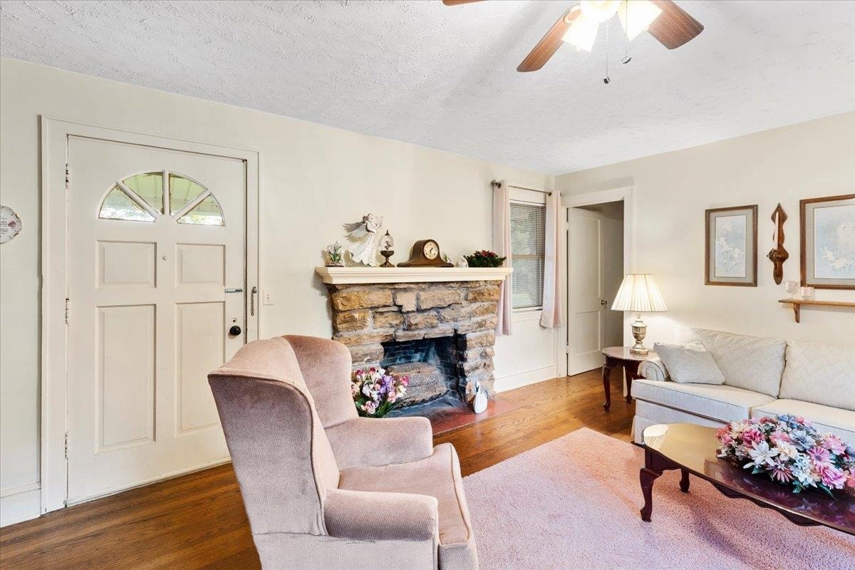 450 Mount Pleasant Roads, Christiansburg, VA 24073
