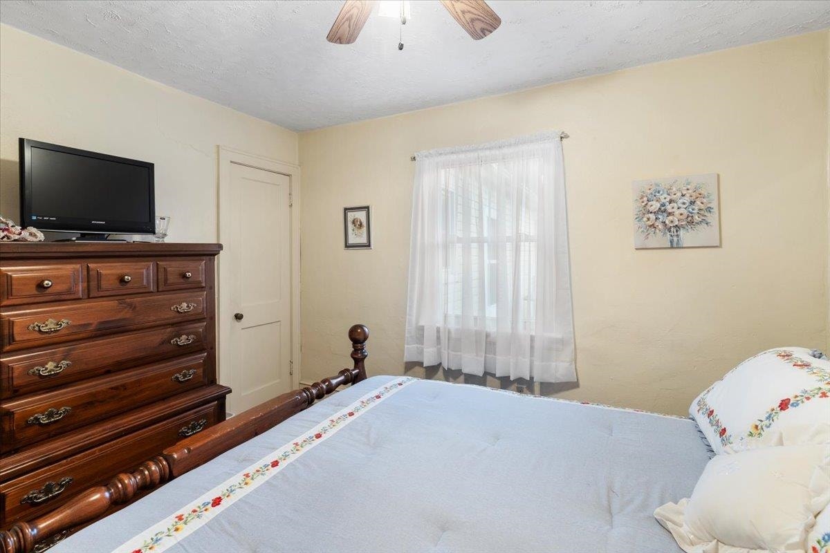 450 Mount Pleasant Roads, Christiansburg, VA 24073
