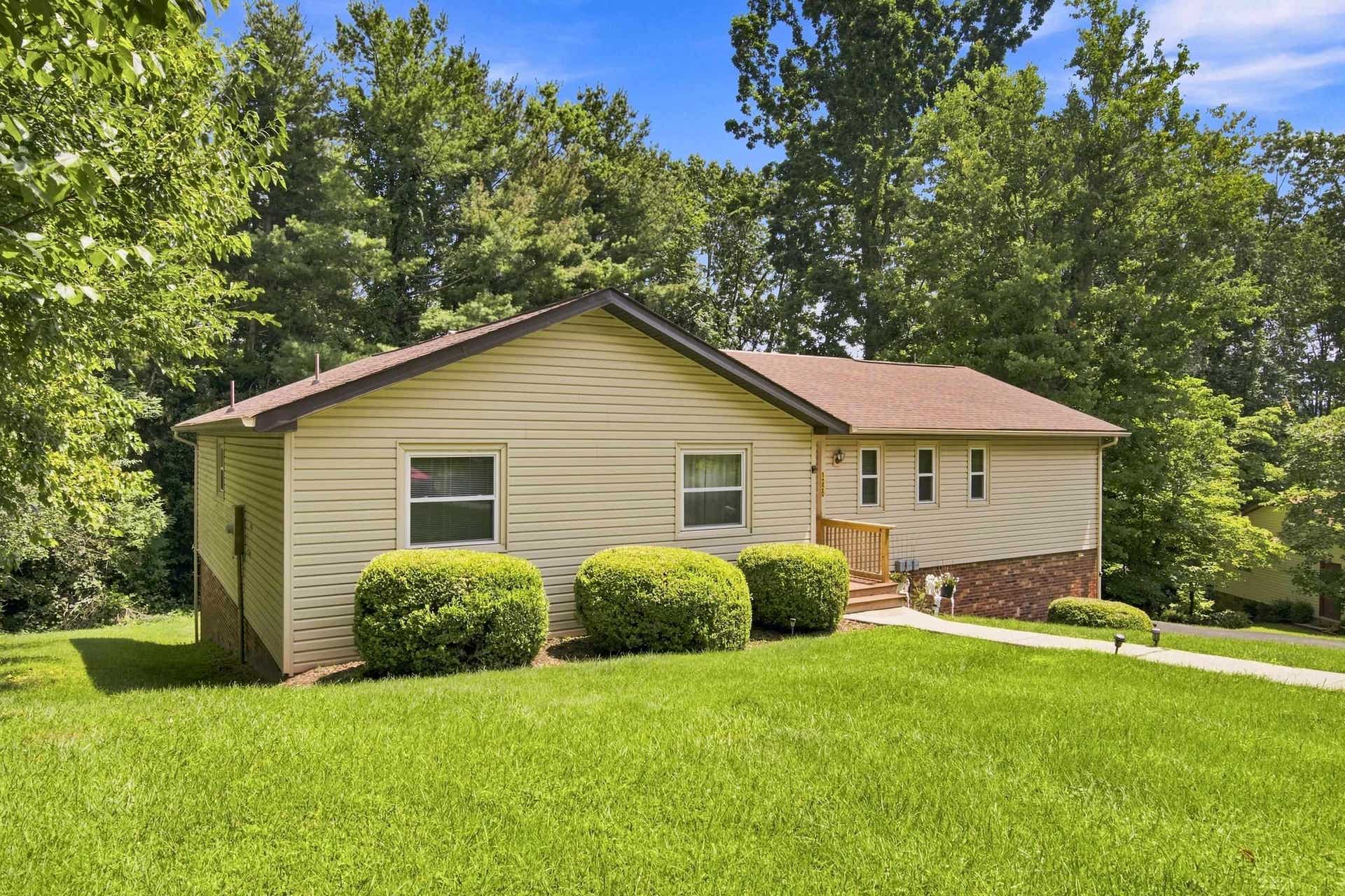 1220 Flint Drive, Christiansburg, VA 24073