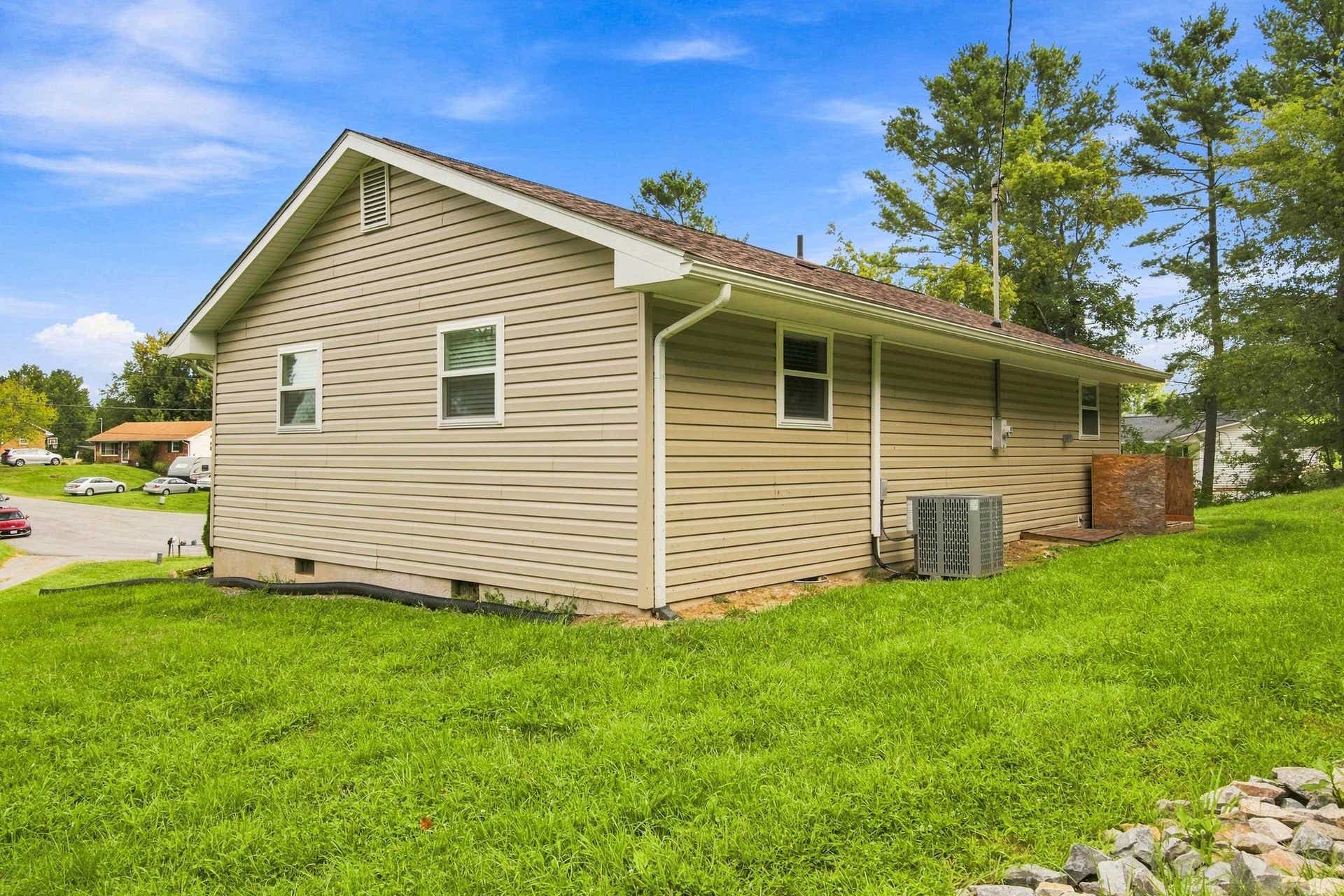 2221 POFF Court, Christiansburg, VA 24073