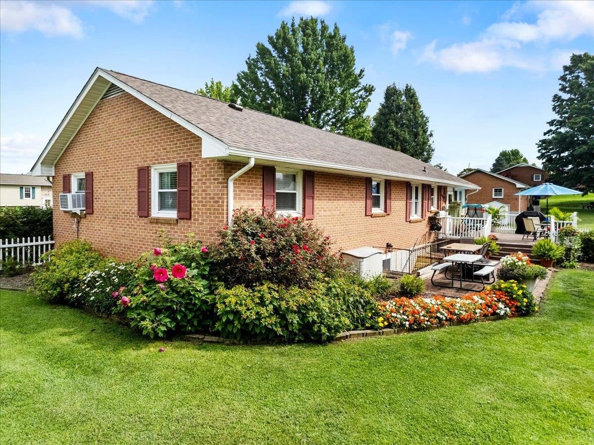 115 GUM Drive, Christiansburg, VA 24073