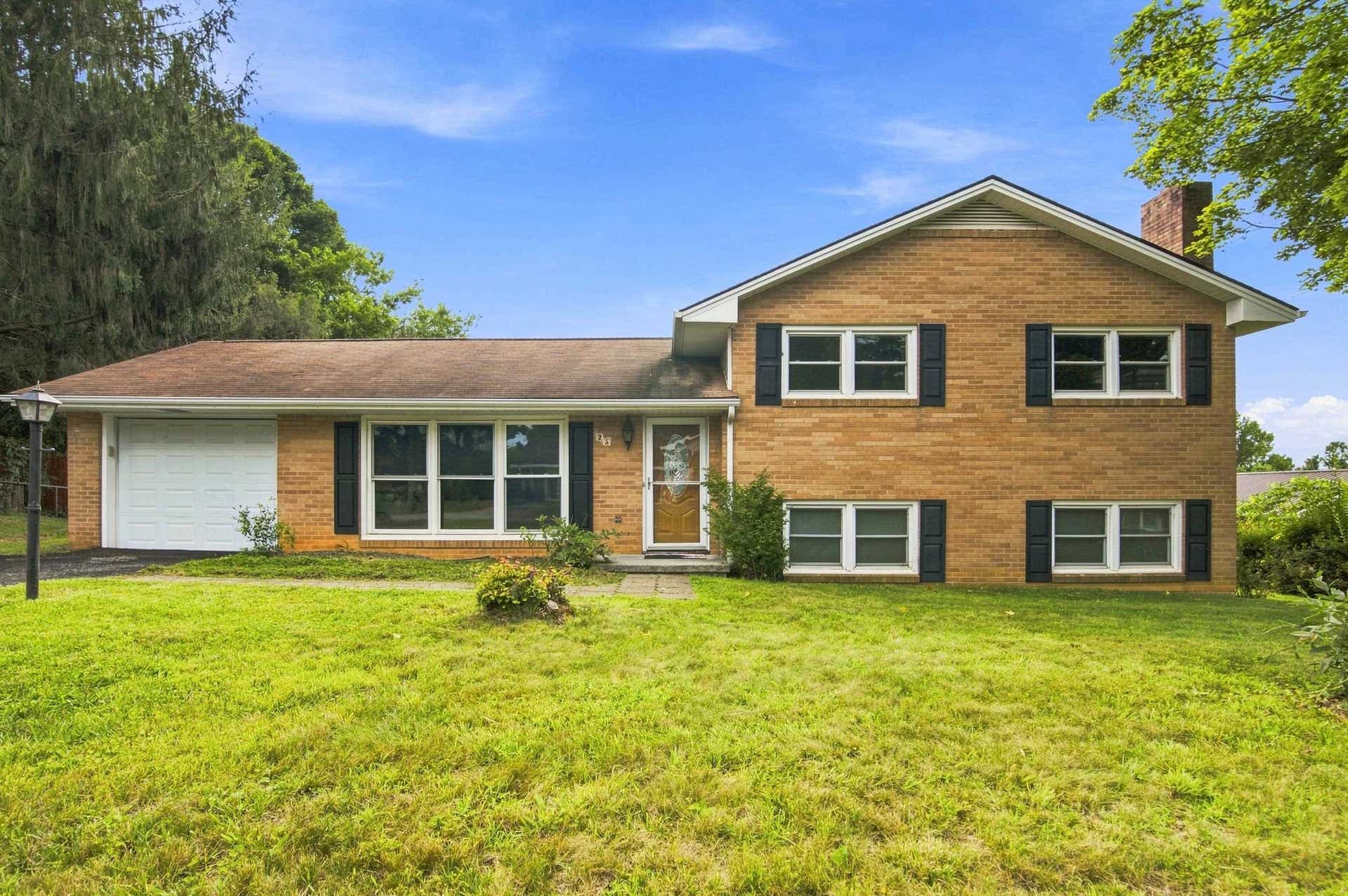 325 Cheverly Drive, Christiansburg, VA 24073