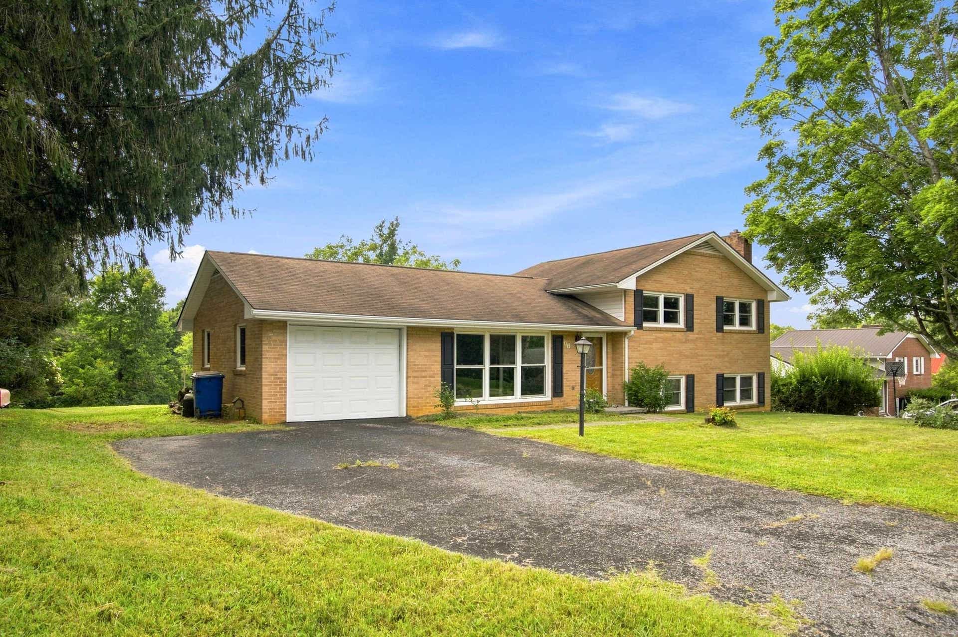325 Cheverly Drive, Christiansburg, VA 24073