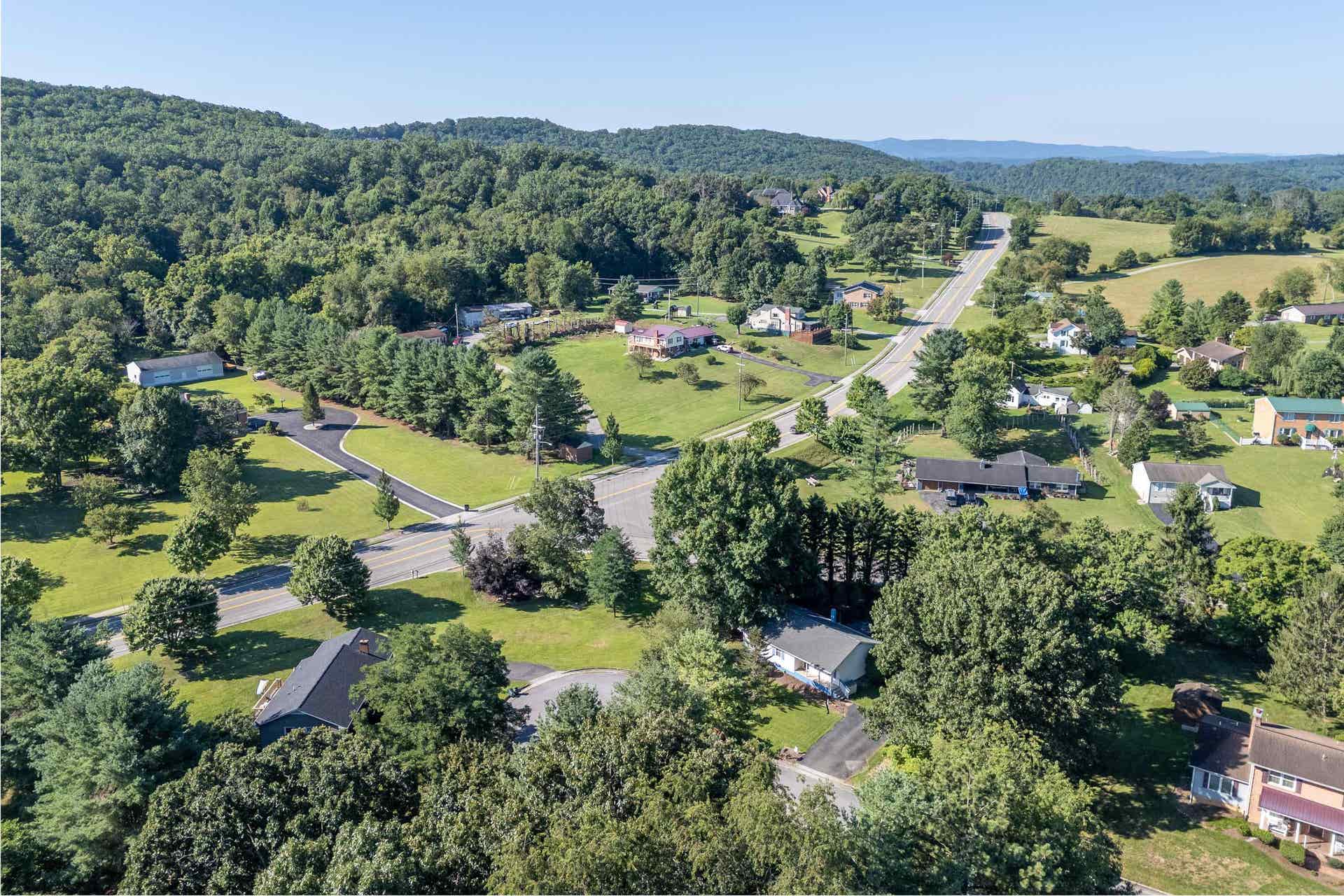 2116 CHARLTON Lane, Radford, VA 24141
