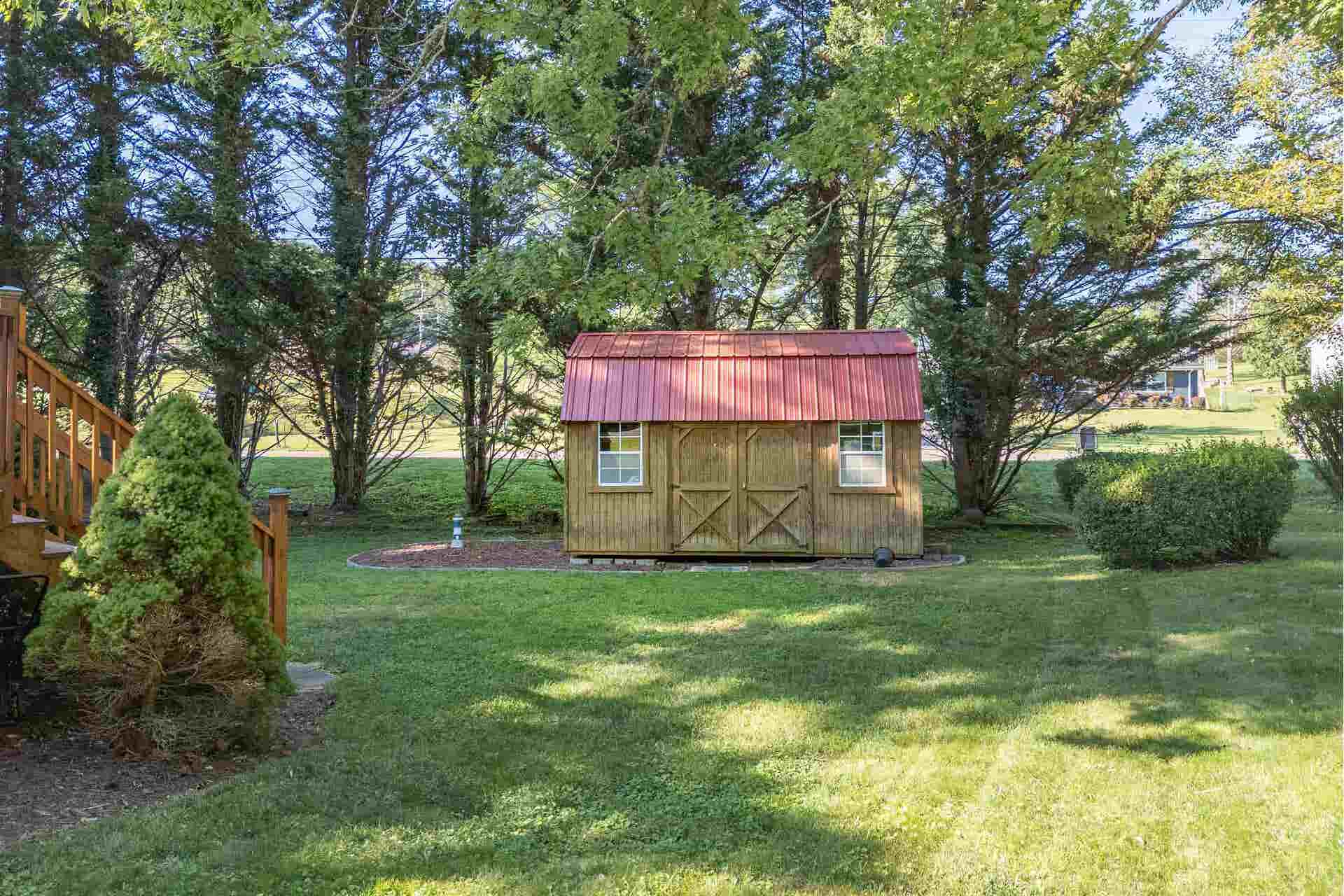 2116 CHARLTON Lane, Radford, VA 24141