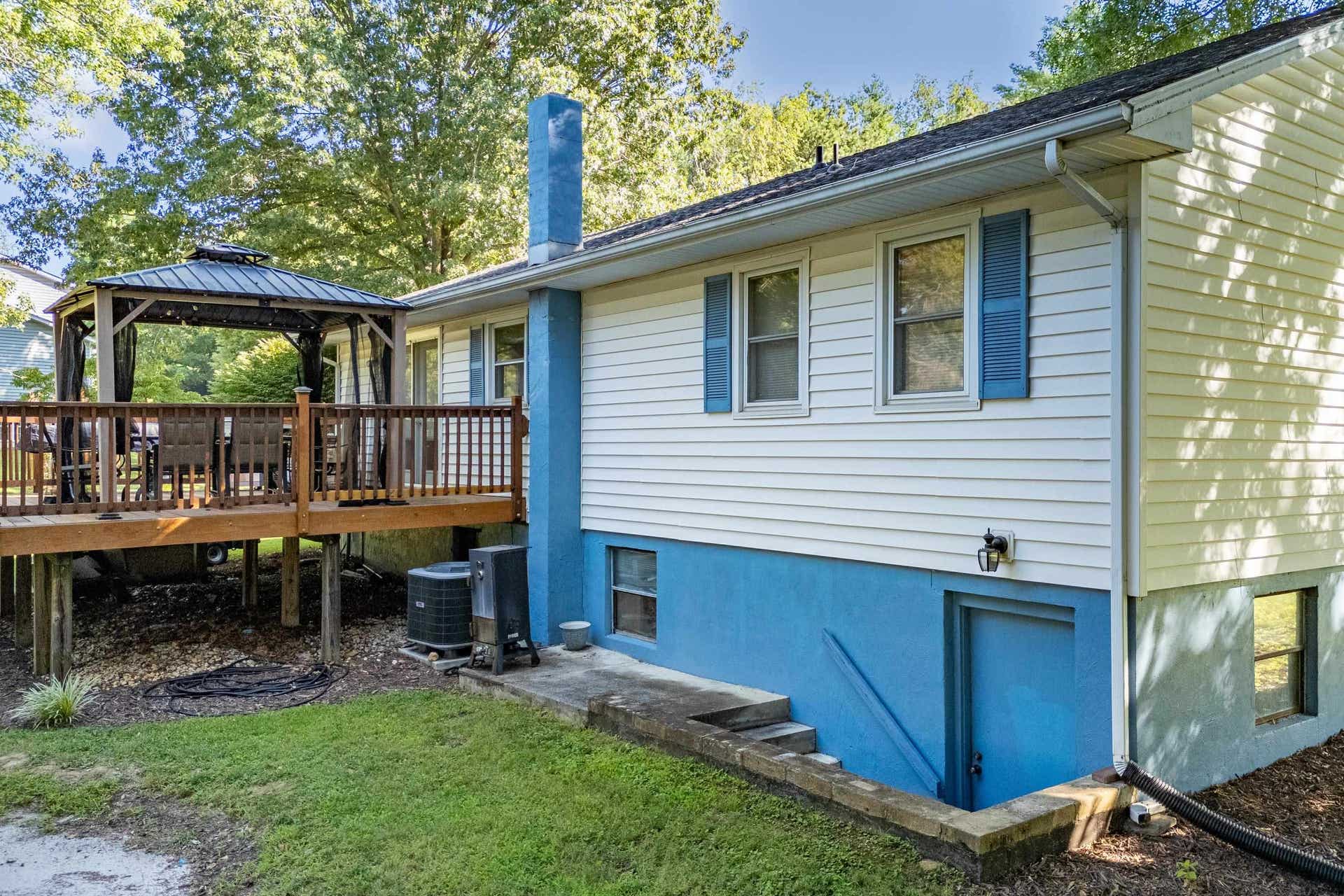 2116 CHARLTON Lane, Radford, VA 24141