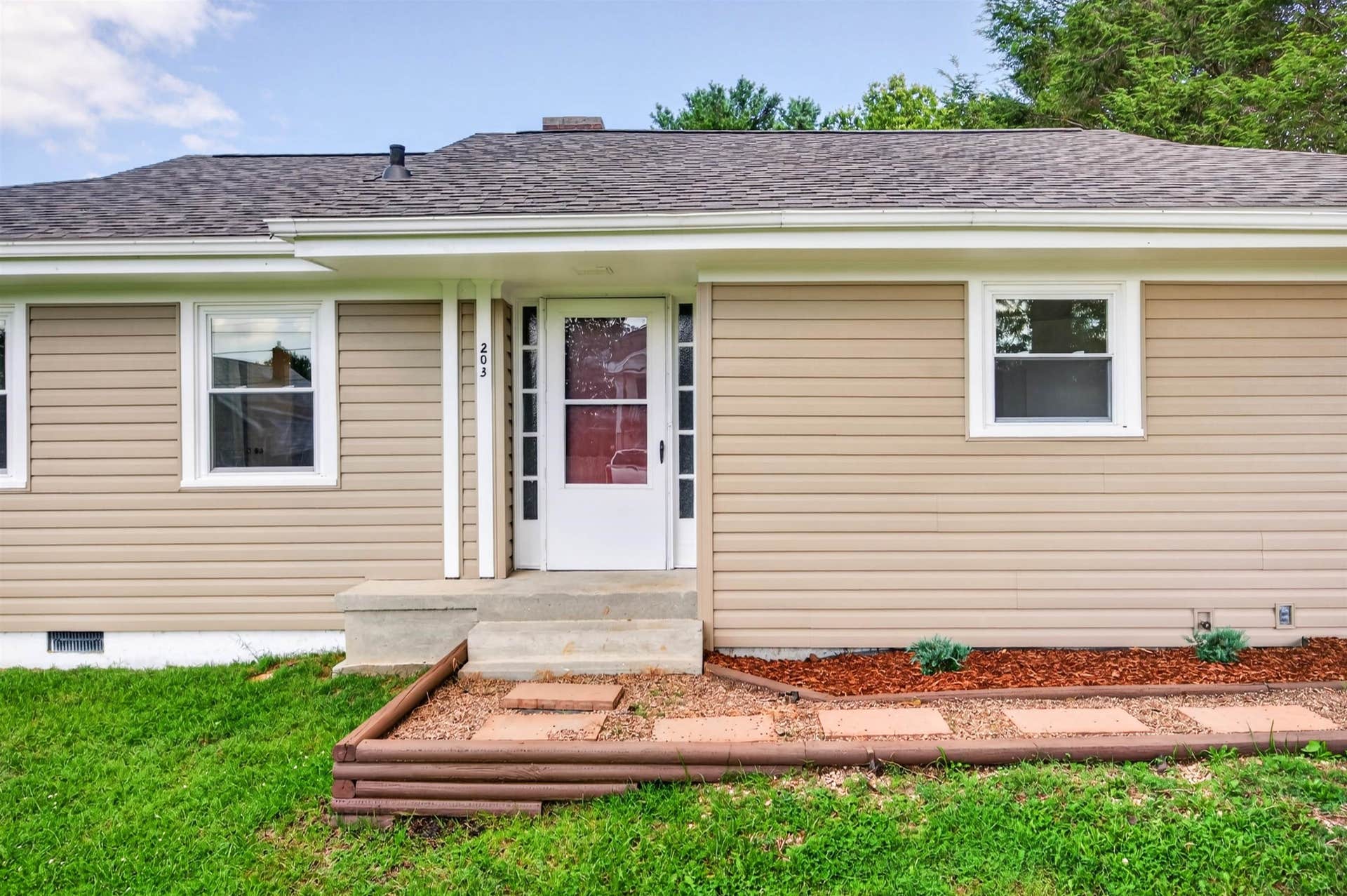 203 TAYLOR Street, Radford, VA 24141