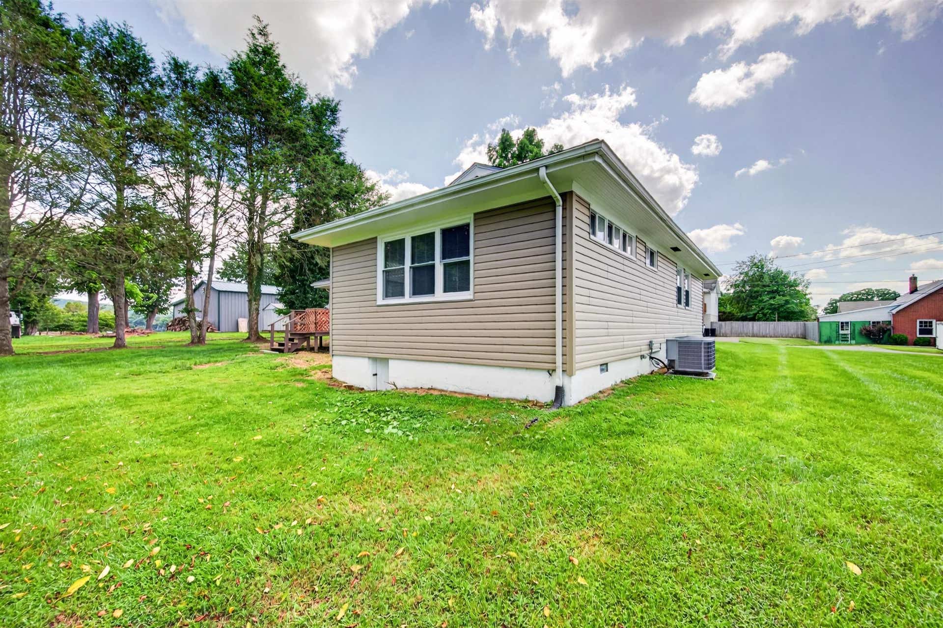 203 TAYLOR Street, Radford, VA 24141