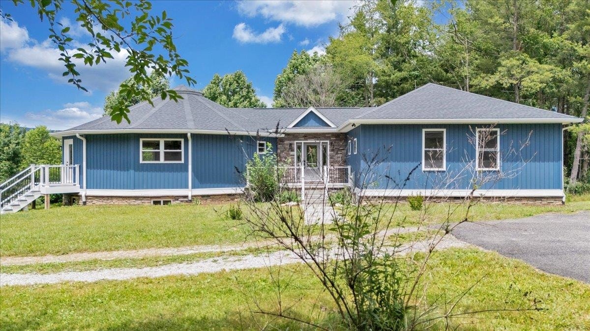 3202 Mathews Lane, Blacksburg, VA 24060