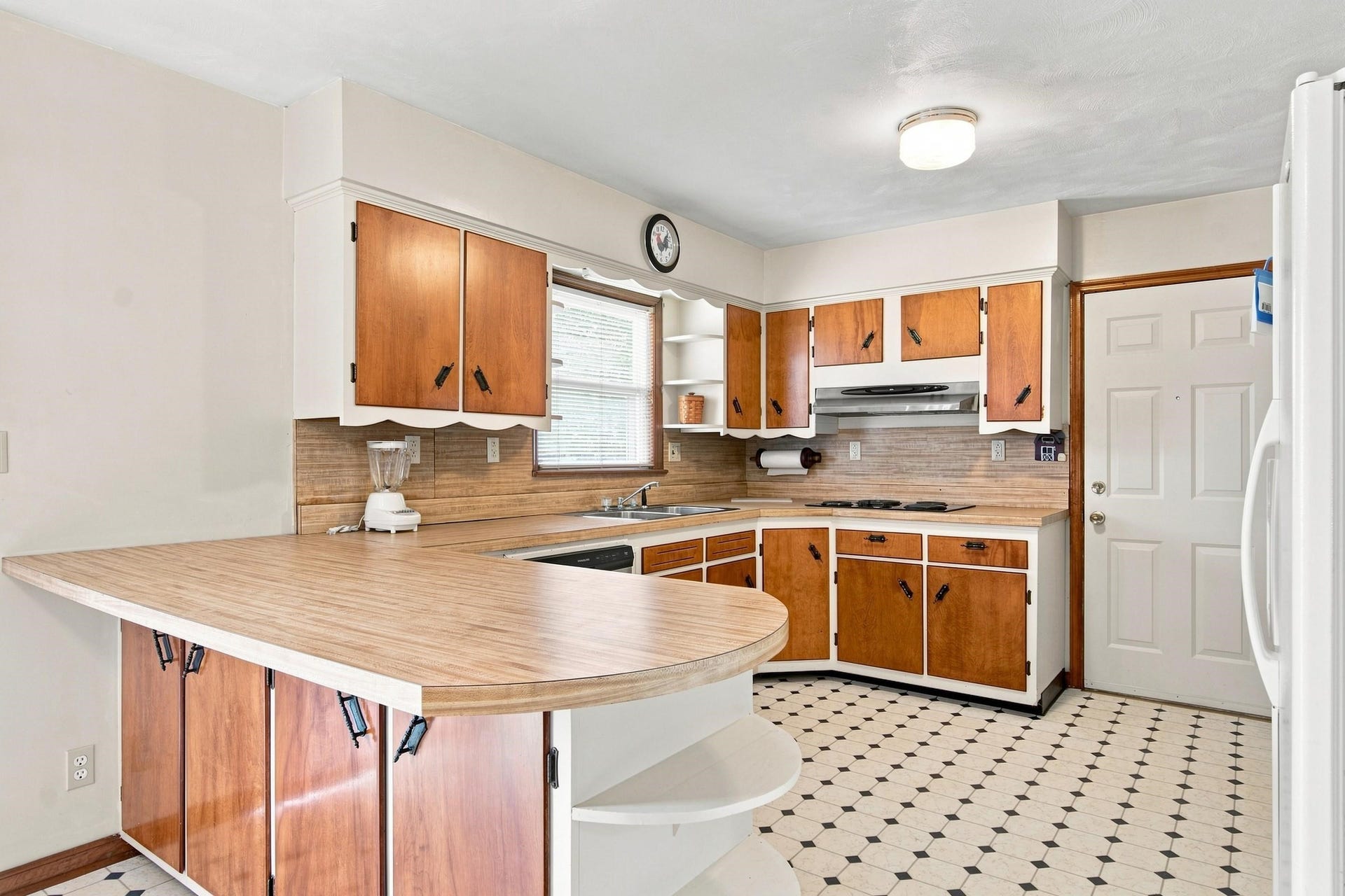 6477 Virginia Avenue, Pembroke, VA 24136