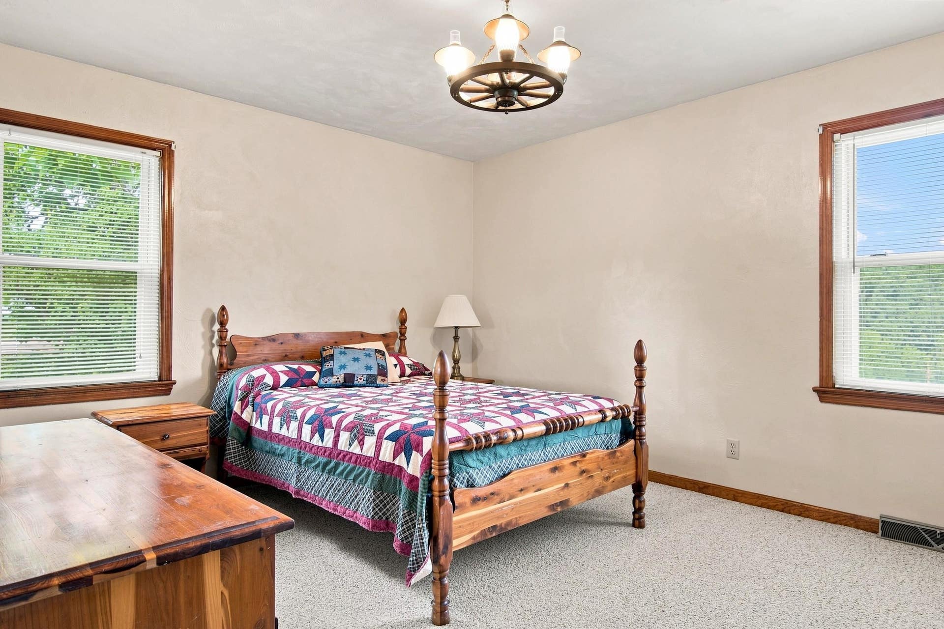 6477 Virginia Avenue, Pembroke, VA 24136