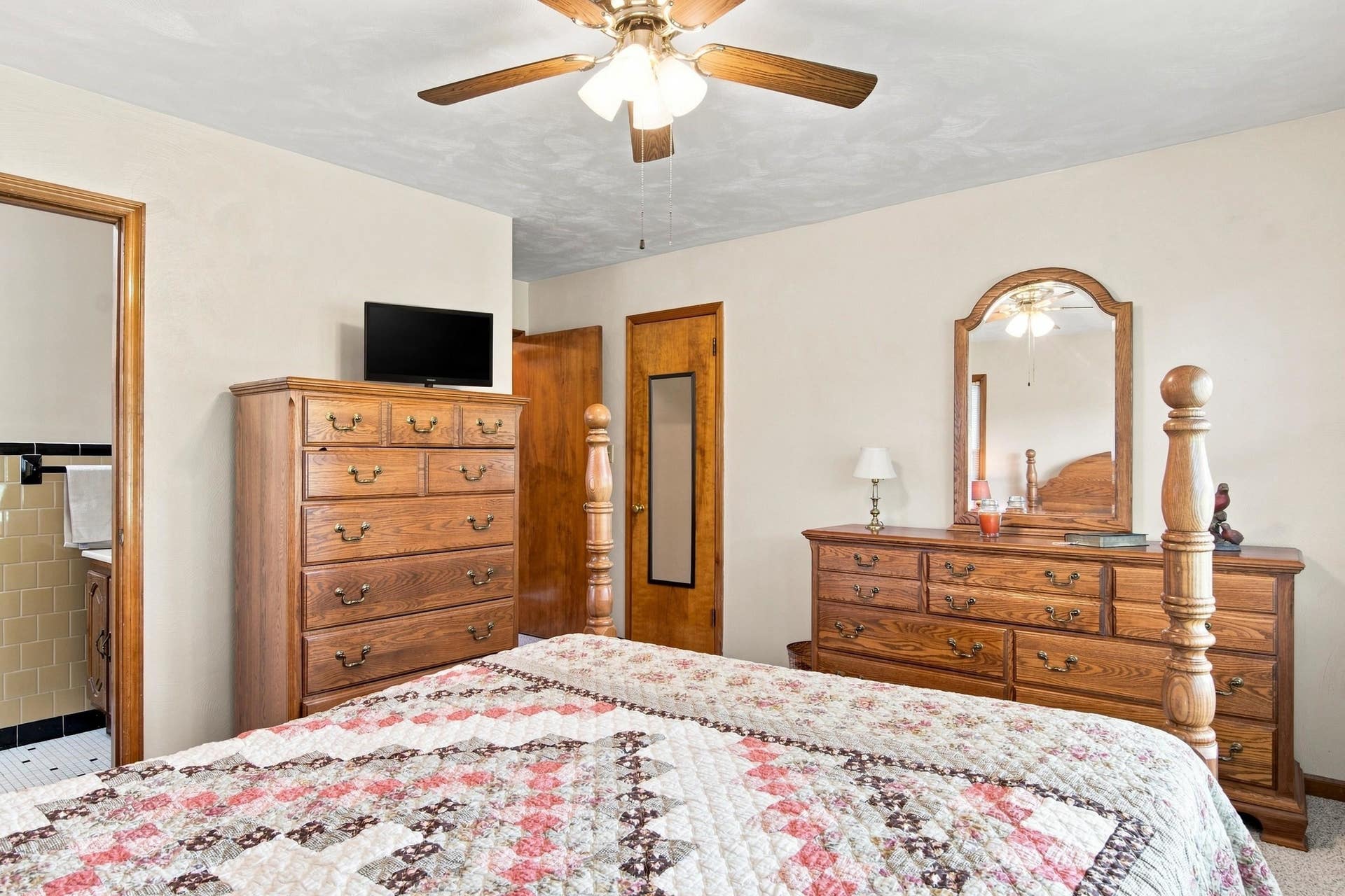 6477 Virginia Avenue, Pembroke, VA 24136