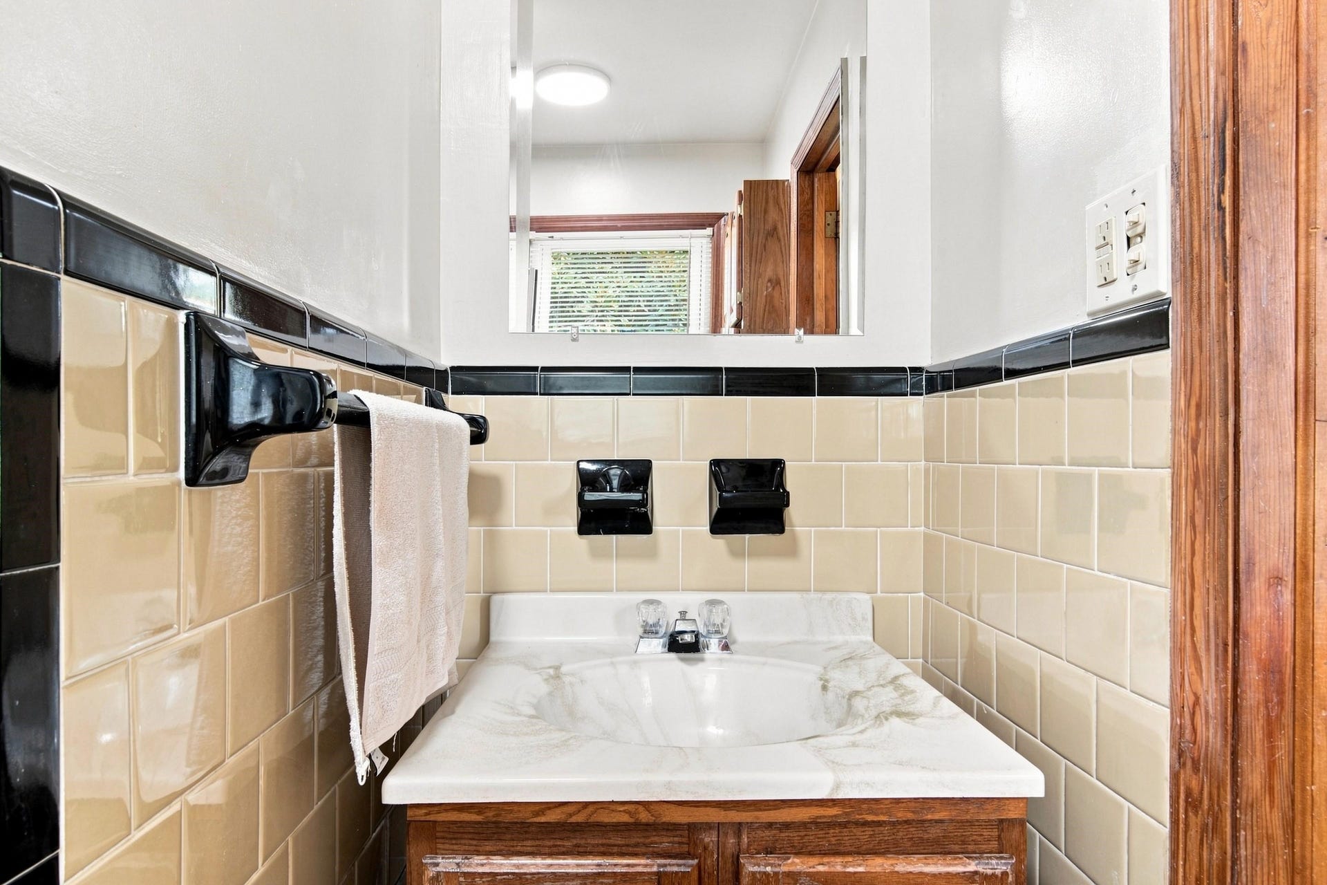 6477 Virginia Avenue, Pembroke, VA 24136