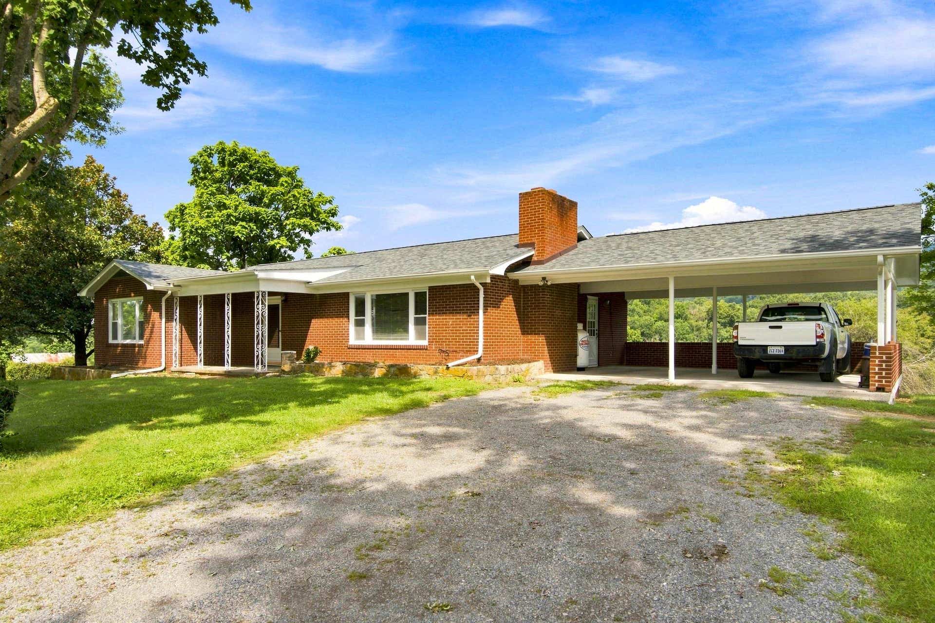 6477 Virginia Avenue, Pembroke, VA 24136