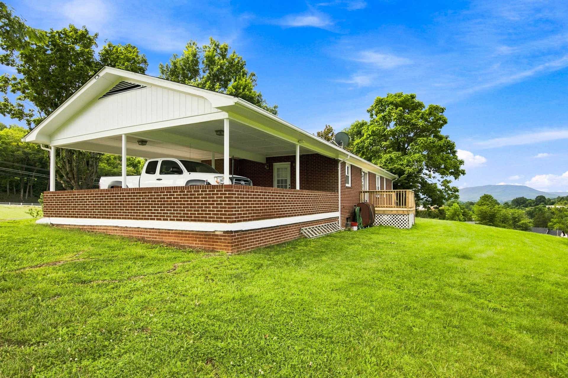 6477 Virginia Avenue, Pembroke, VA 24136
